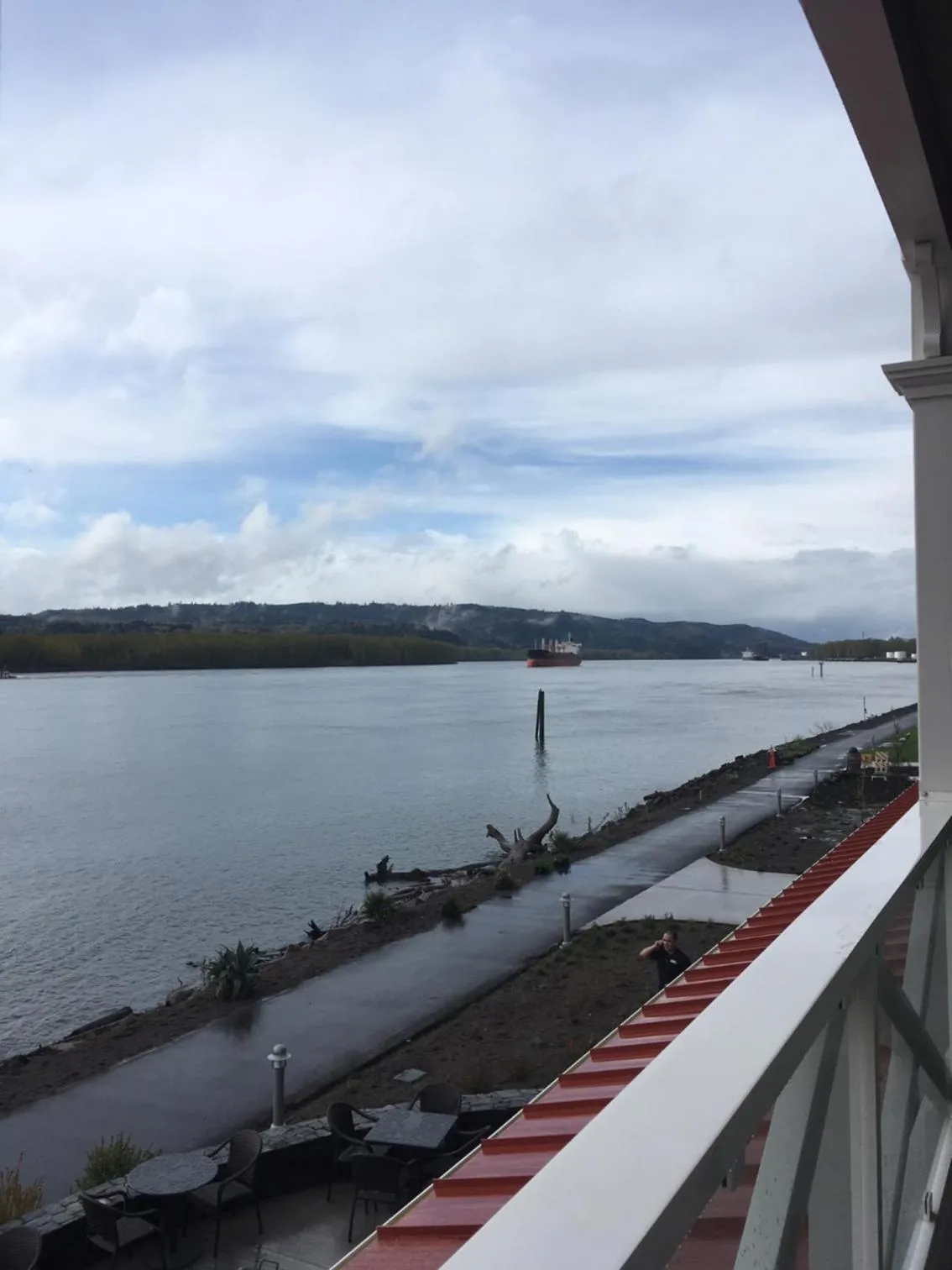 Balcony/Terrace in McMenamins Kalama Harbor Lodge