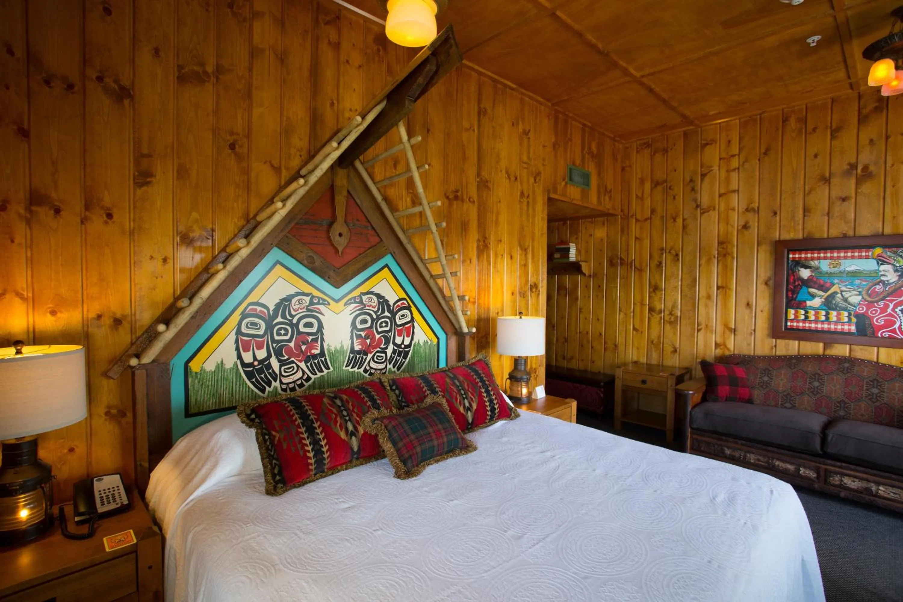 Bedroom, Bed in McMenamins Kalama Harbor Lodge