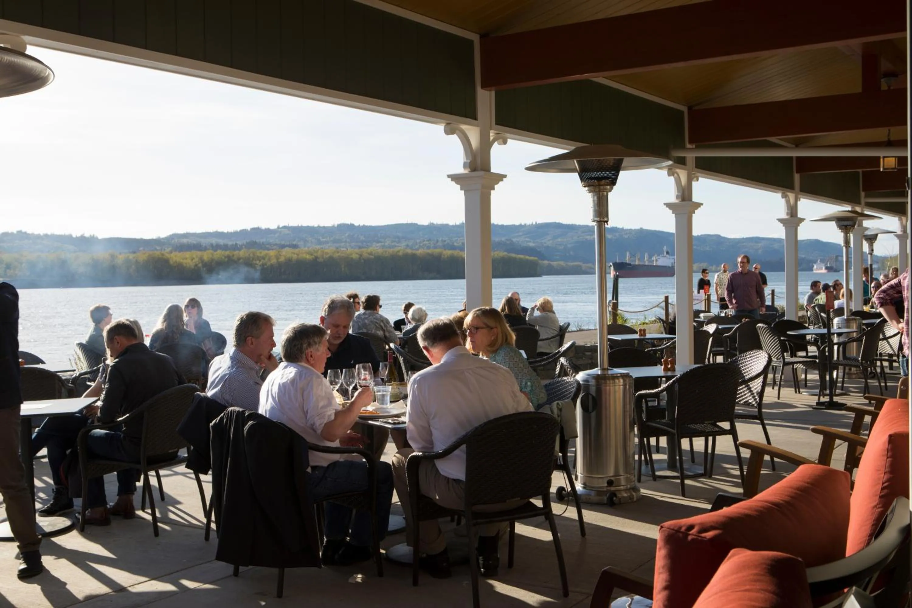 Restaurant/places to eat in McMenamins Kalama Harbor Lodge
