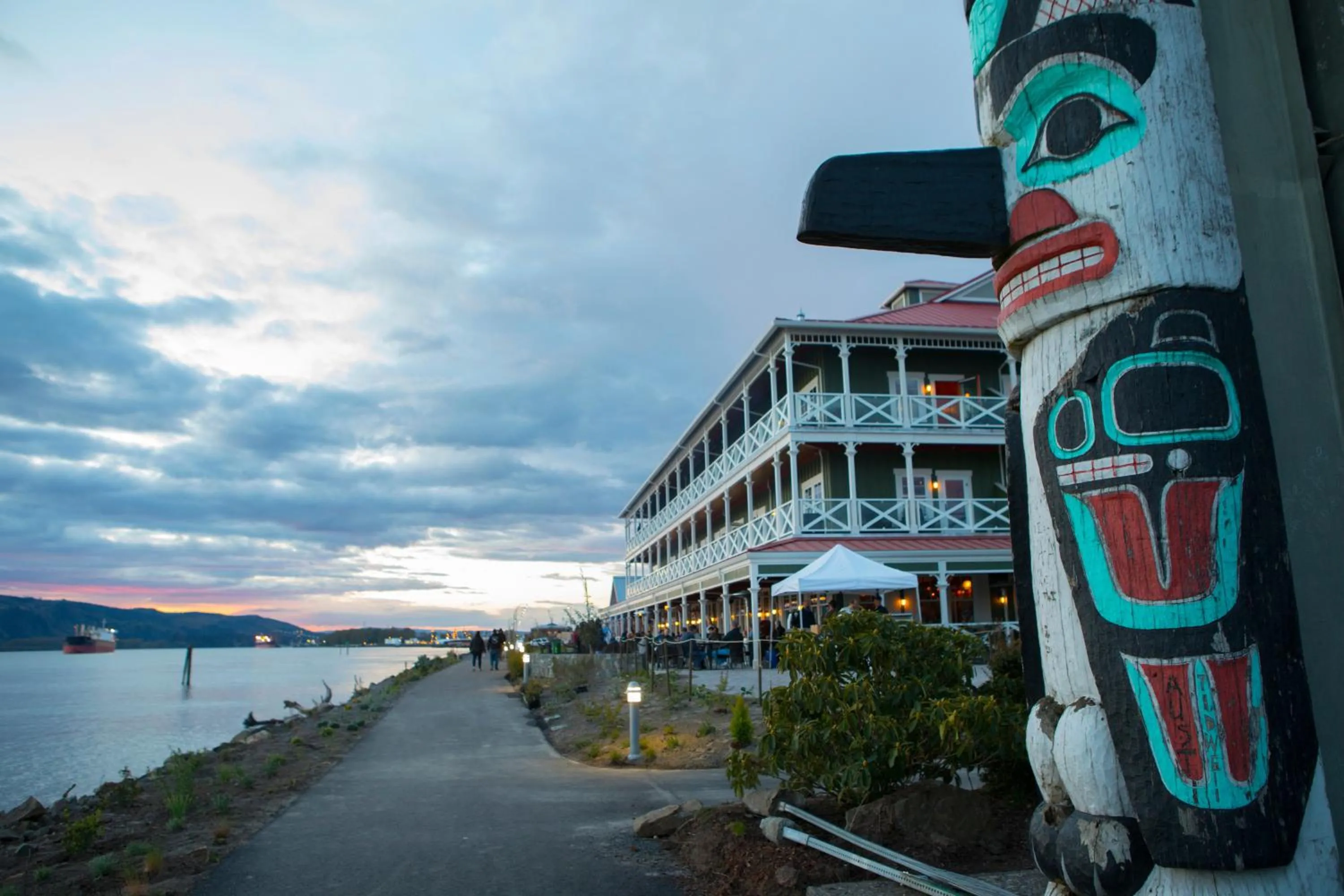 Property building in McMenamins Kalama Harbor Lodge