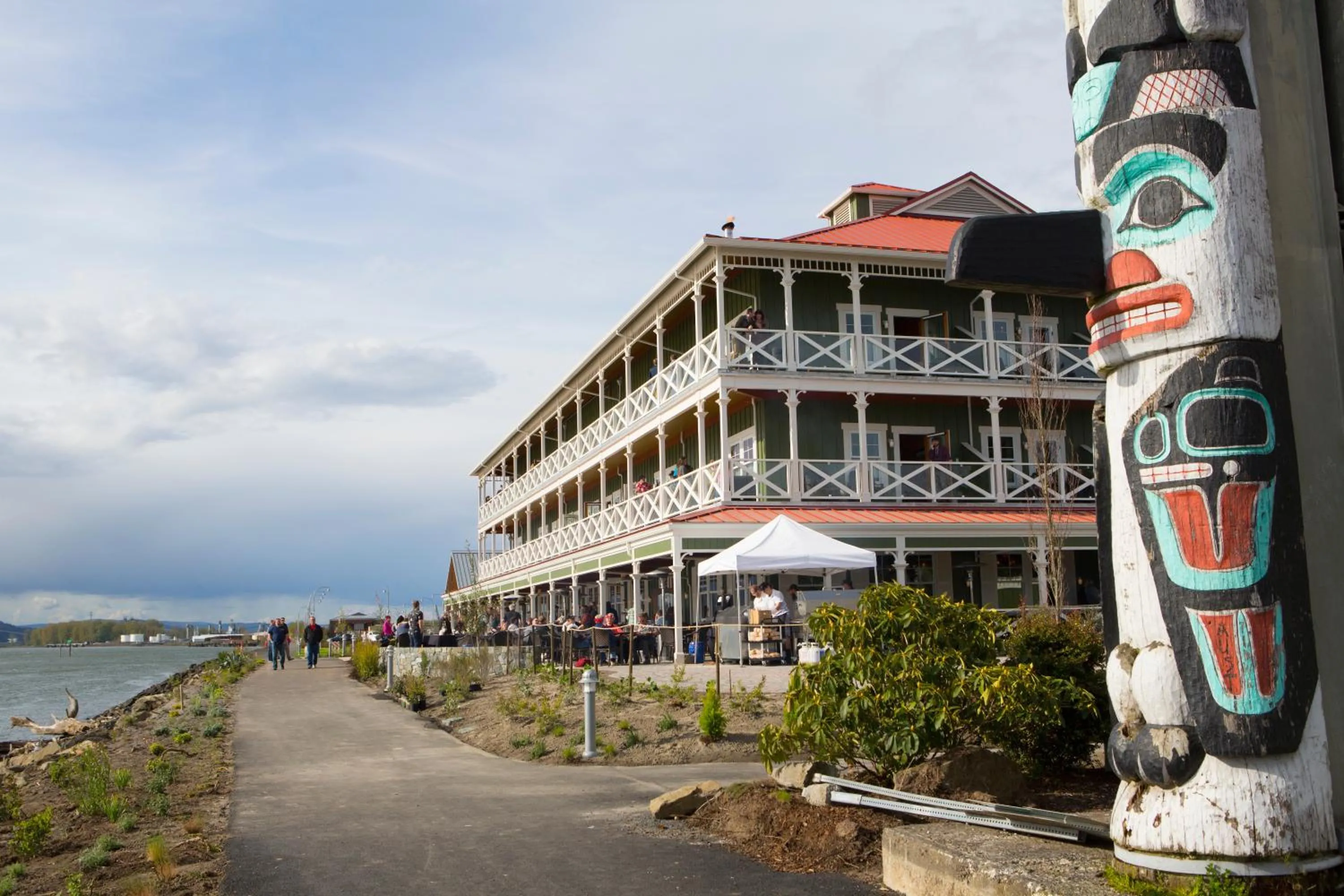 Property building in McMenamins Kalama Harbor Lodge