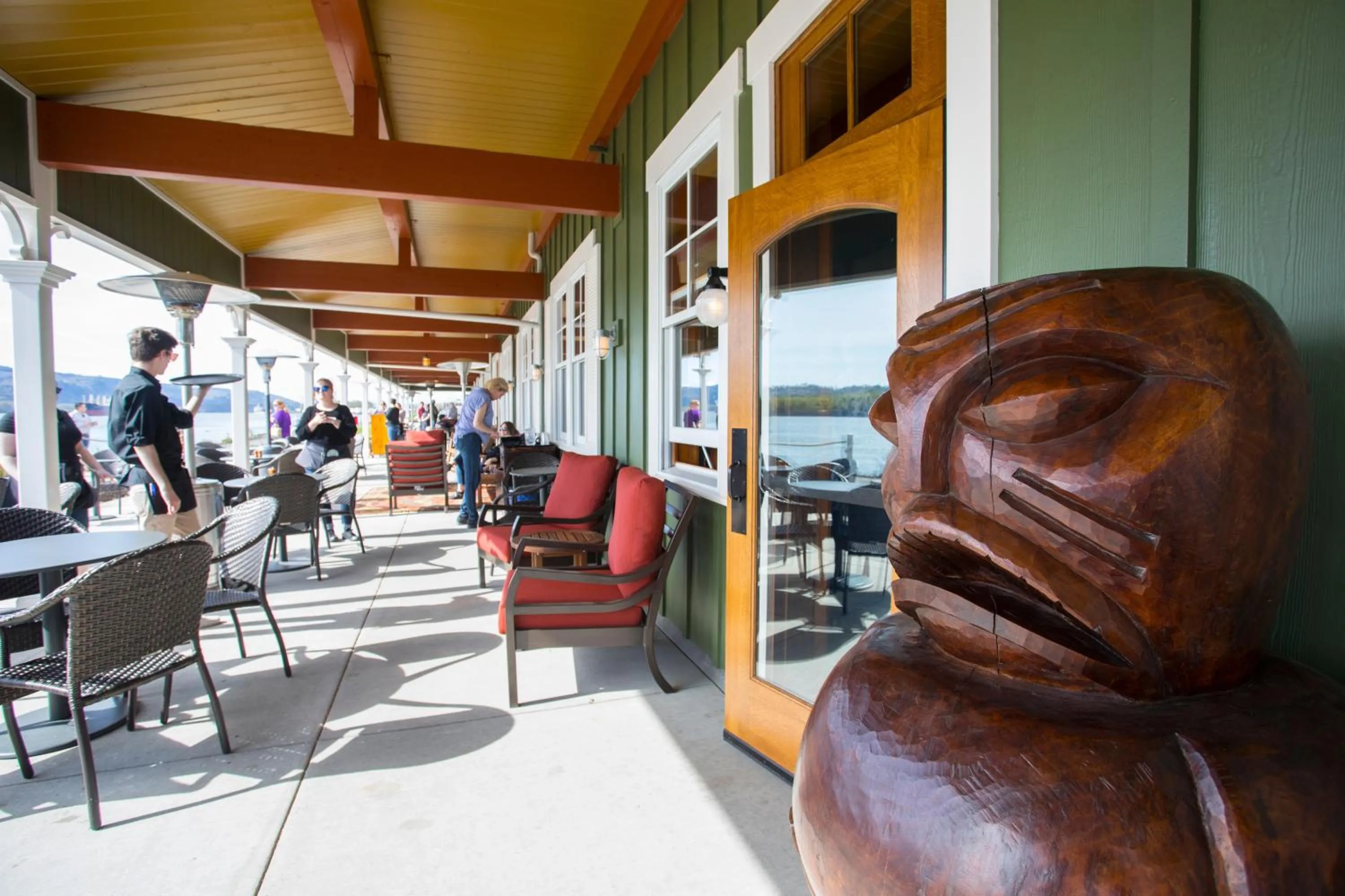 Restaurant/places to eat in McMenamins Kalama Harbor Lodge