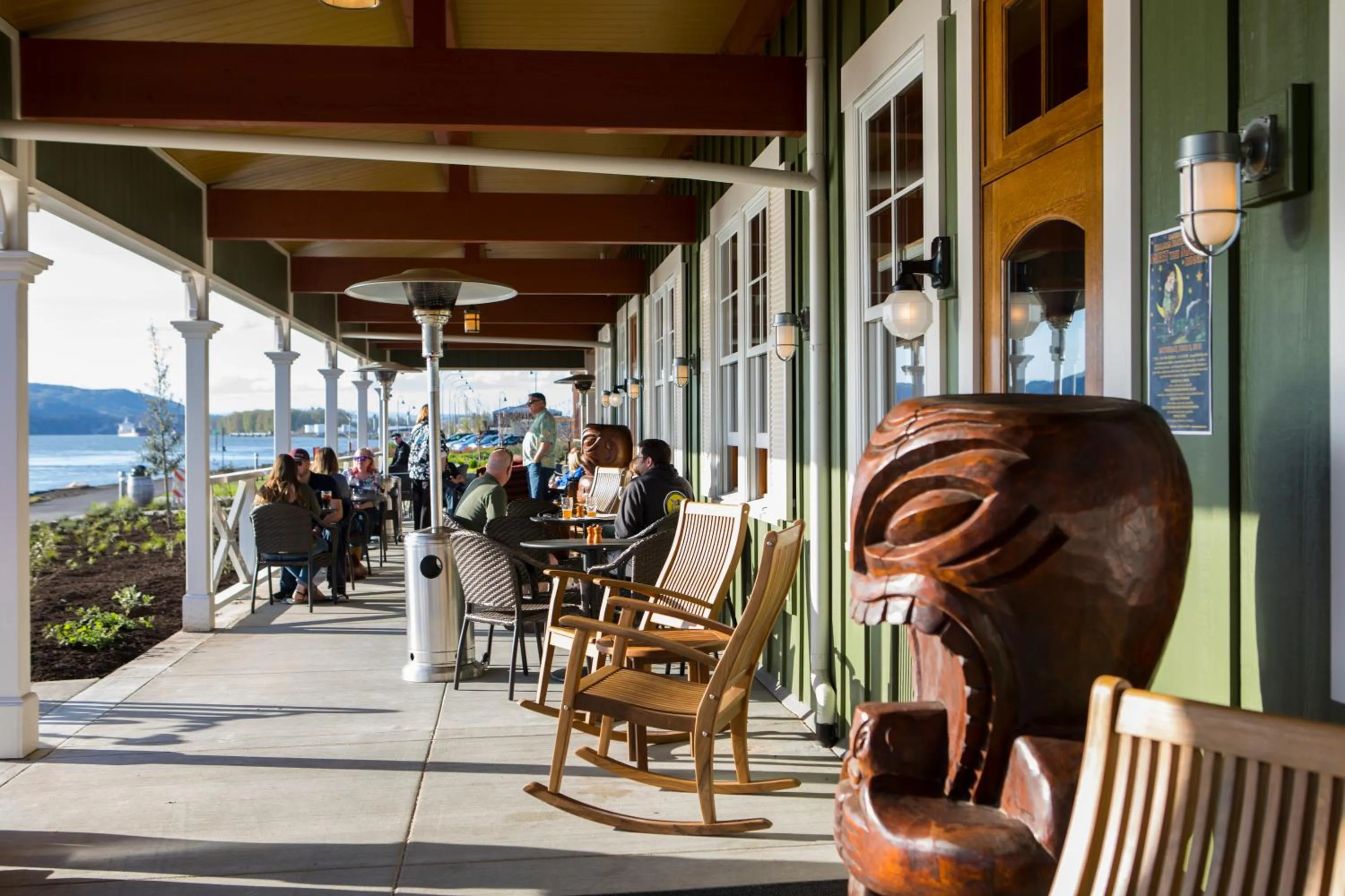 Restaurant/places to eat in McMenamins Kalama Harbor Lodge