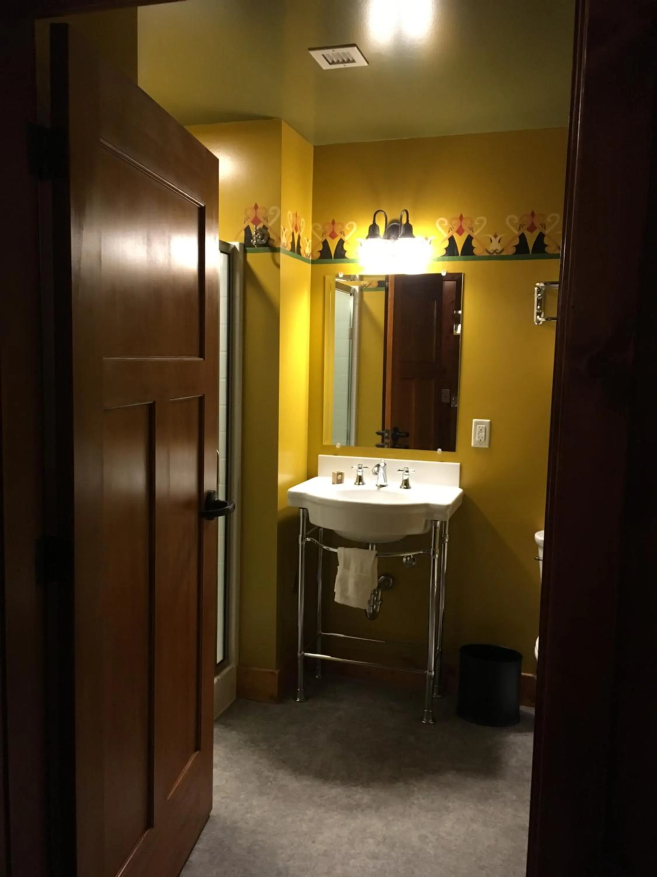 Bathroom in McMenamins Kalama Harbor Lodge