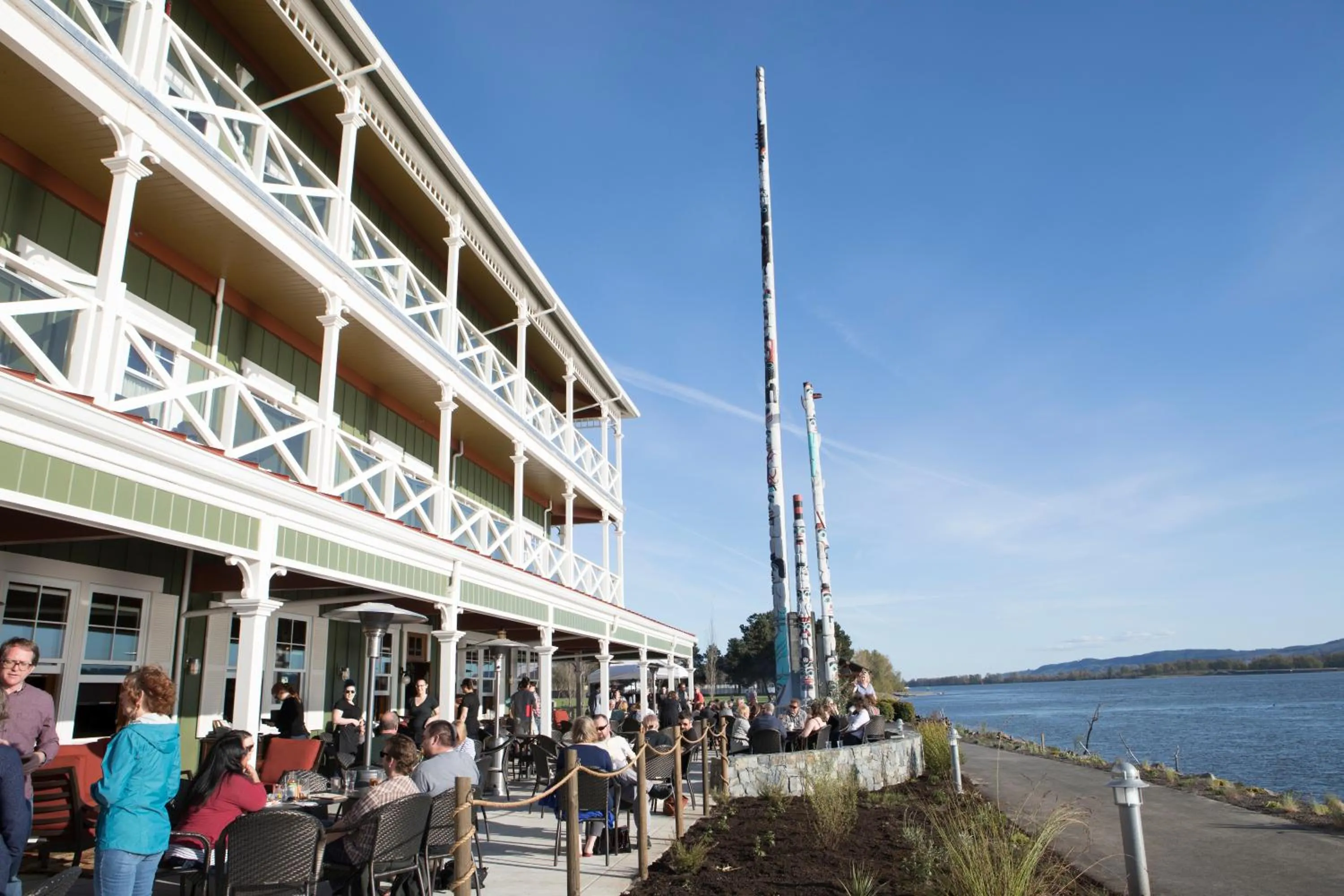 Restaurant/places to eat in McMenamins Kalama Harbor Lodge