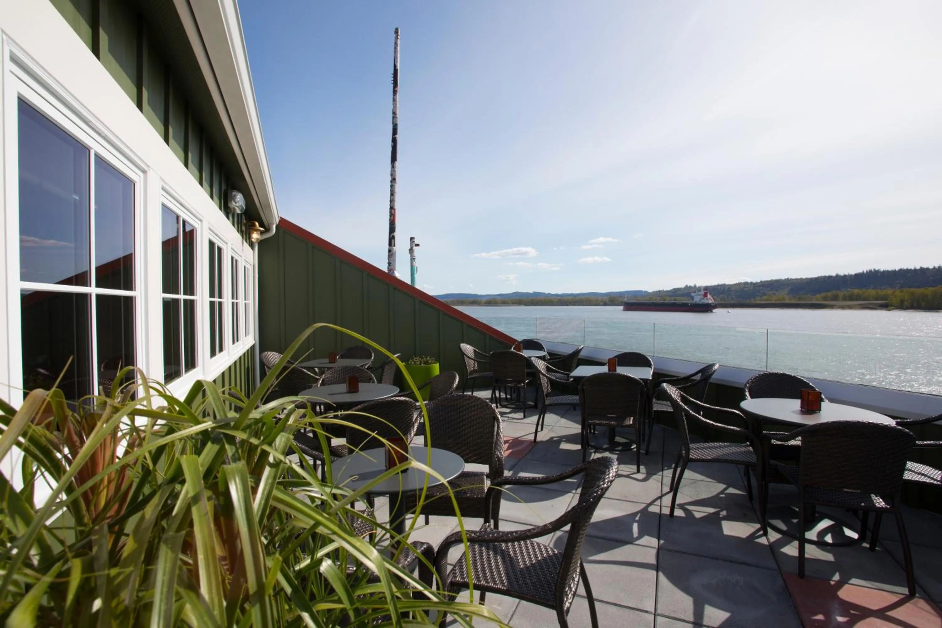 Restaurant/places to eat in McMenamins Kalama Harbor Lodge