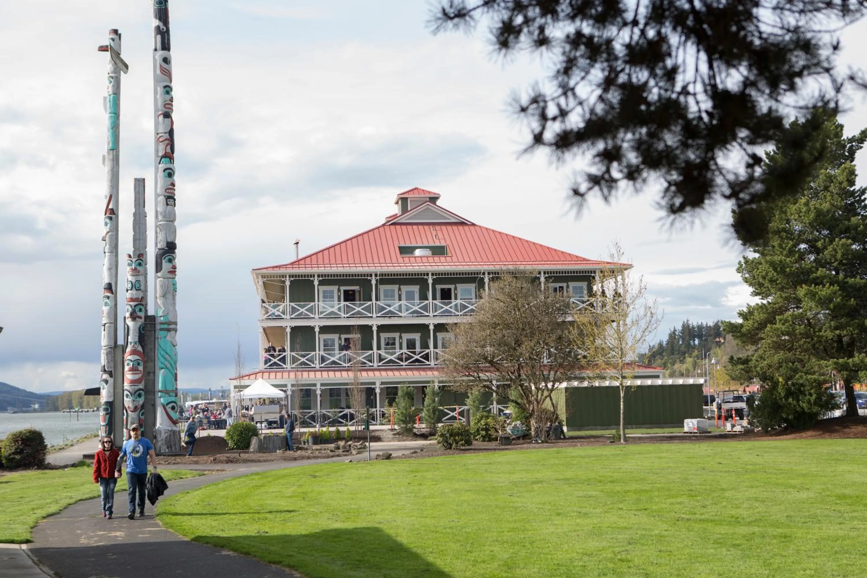 Property building in McMenamins Kalama Harbor Lodge