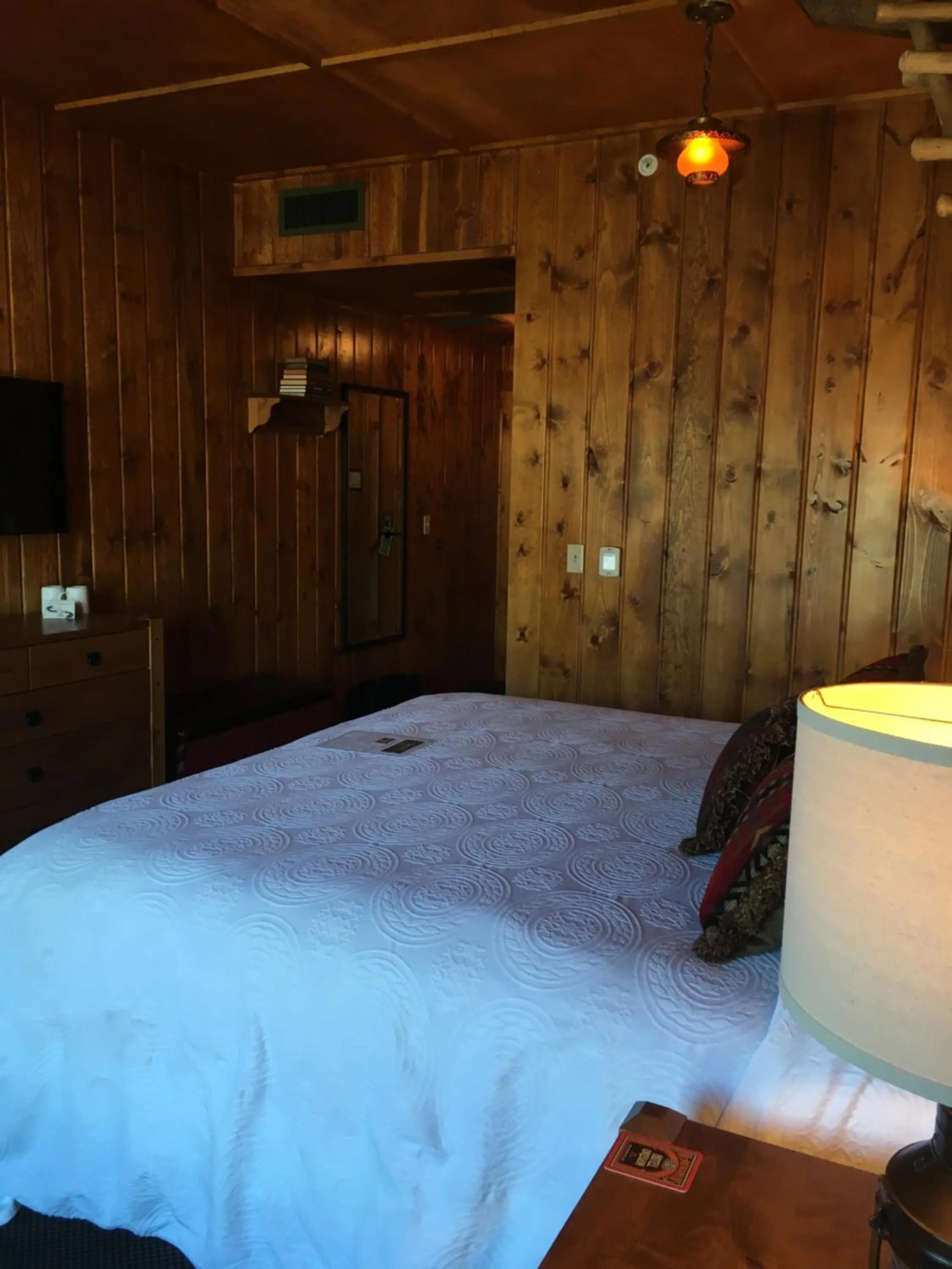 Bed in McMenamins Kalama Harbor Lodge