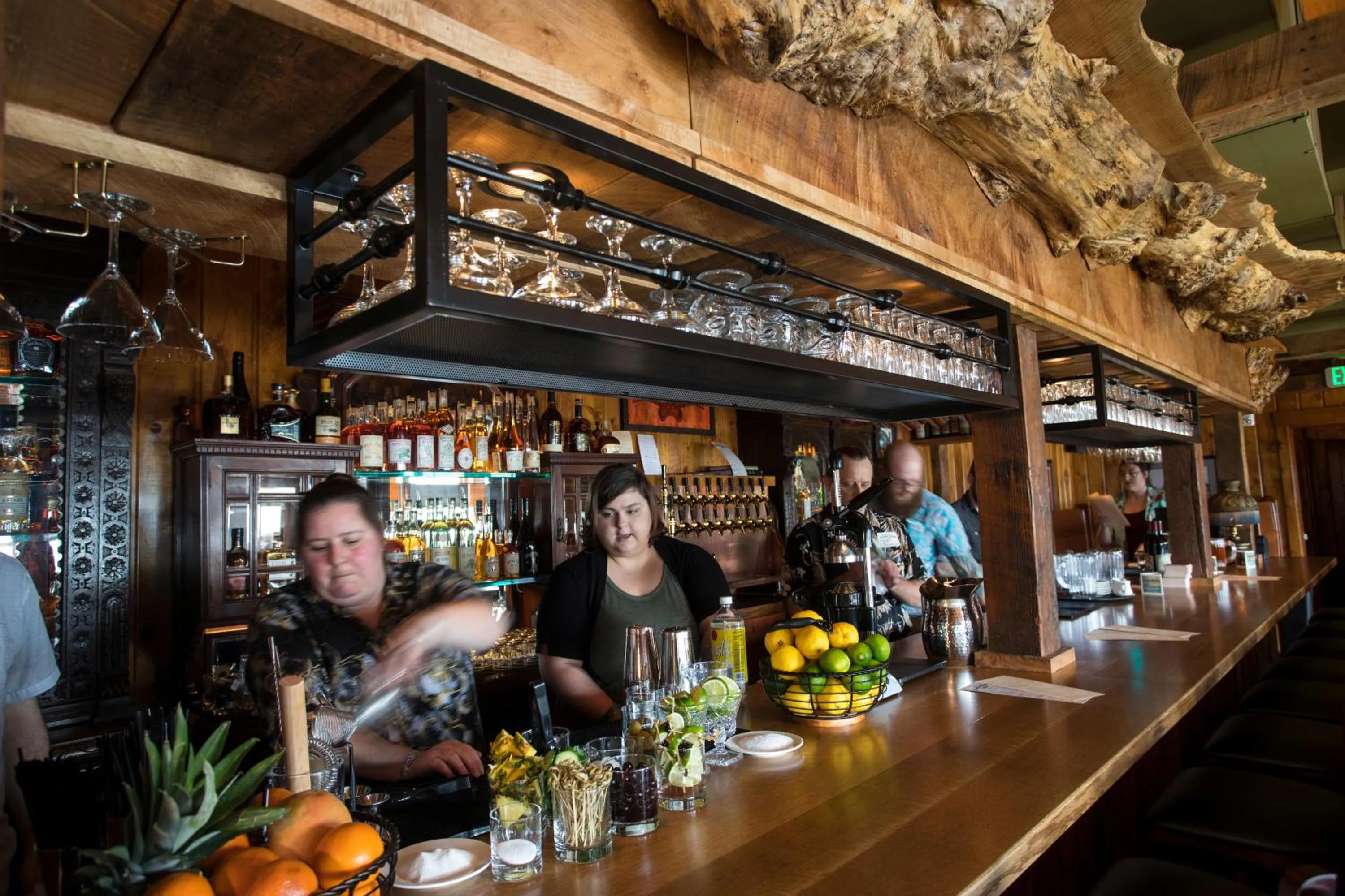 Restaurant/places to eat in McMenamins Kalama Harbor Lodge