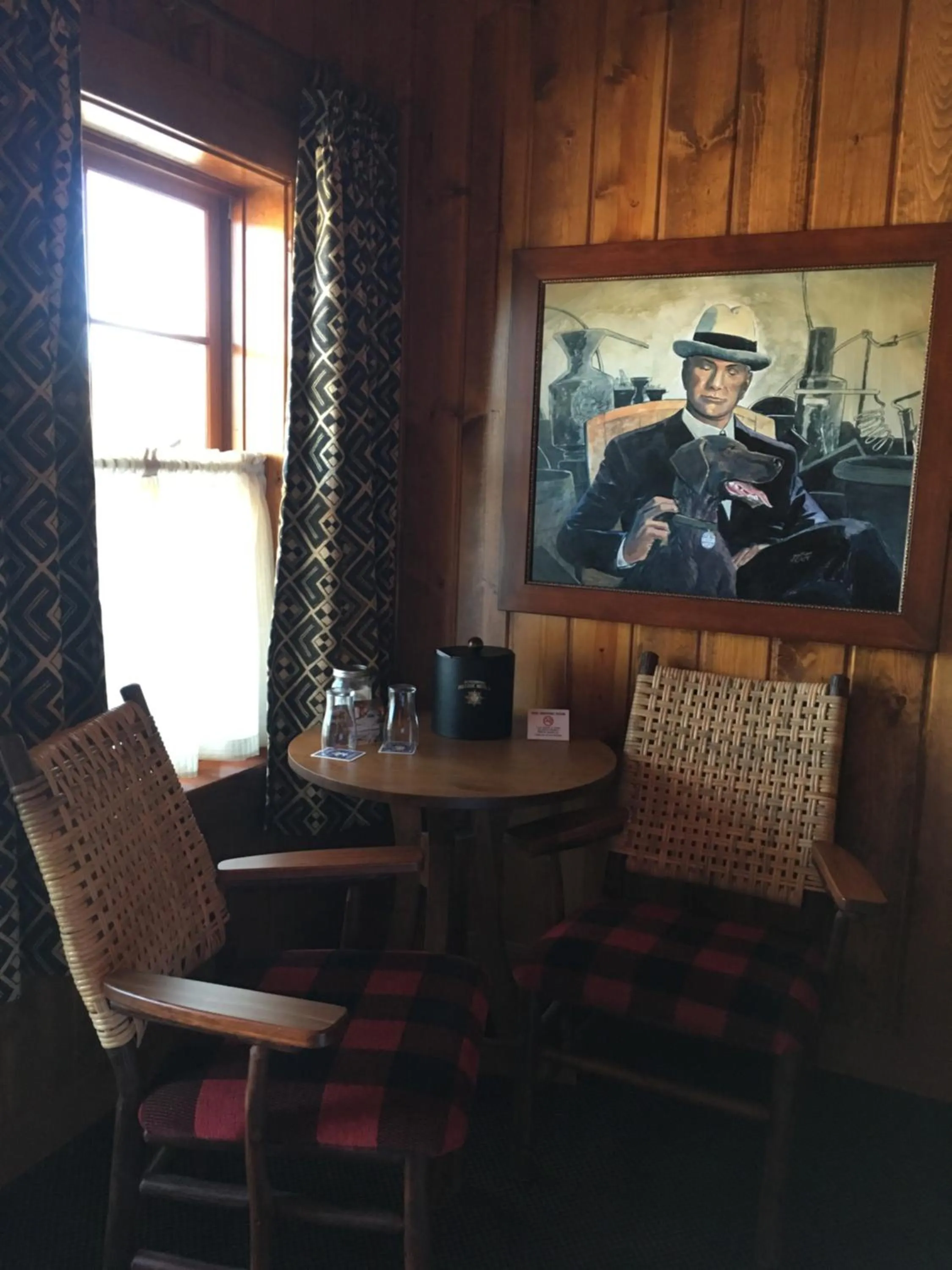 Seating area in McMenamins Kalama Harbor Lodge