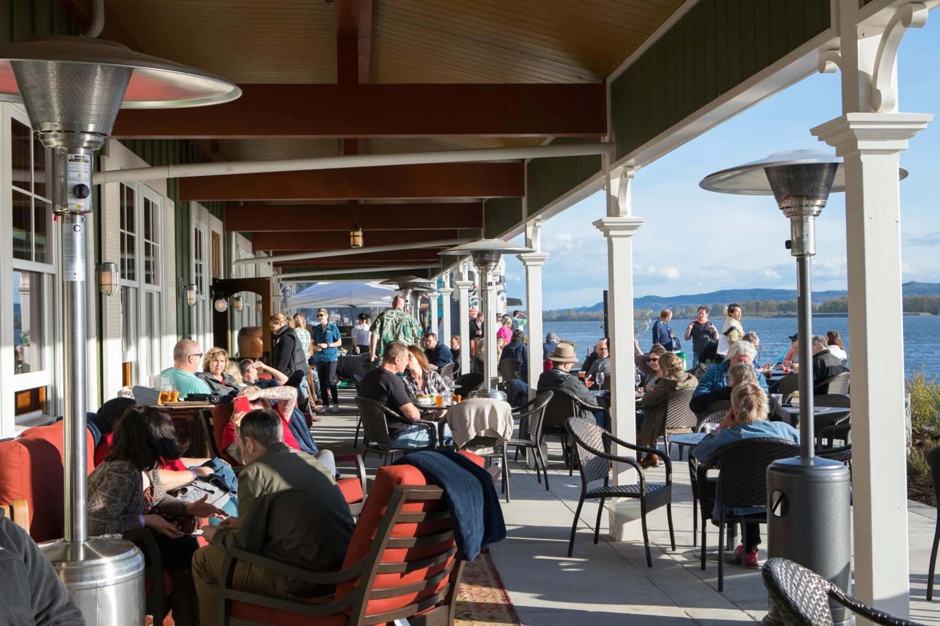 Restaurant/places to eat in McMenamins Kalama Harbor Lodge