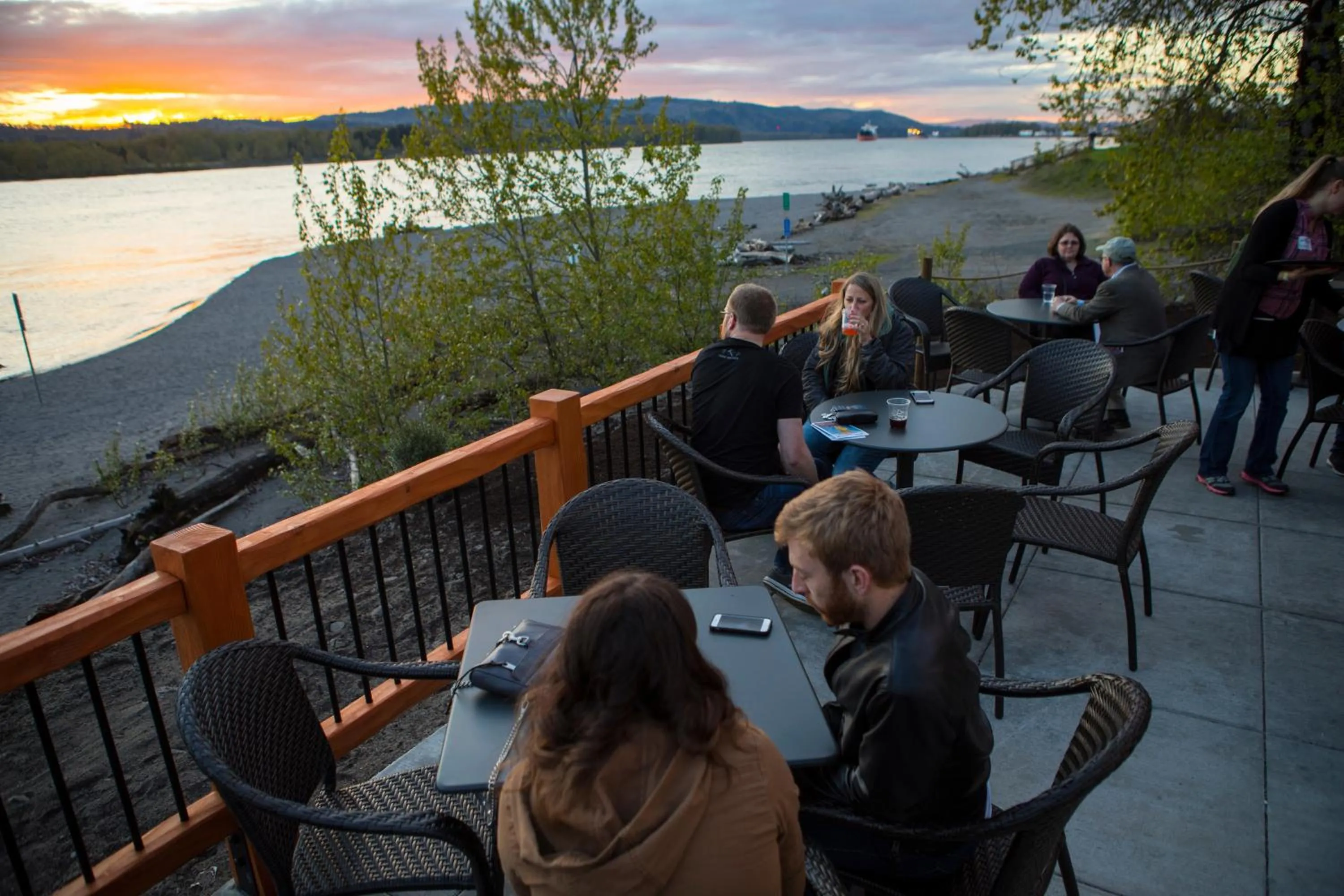 Drinks in McMenamins Kalama Harbor Lodge