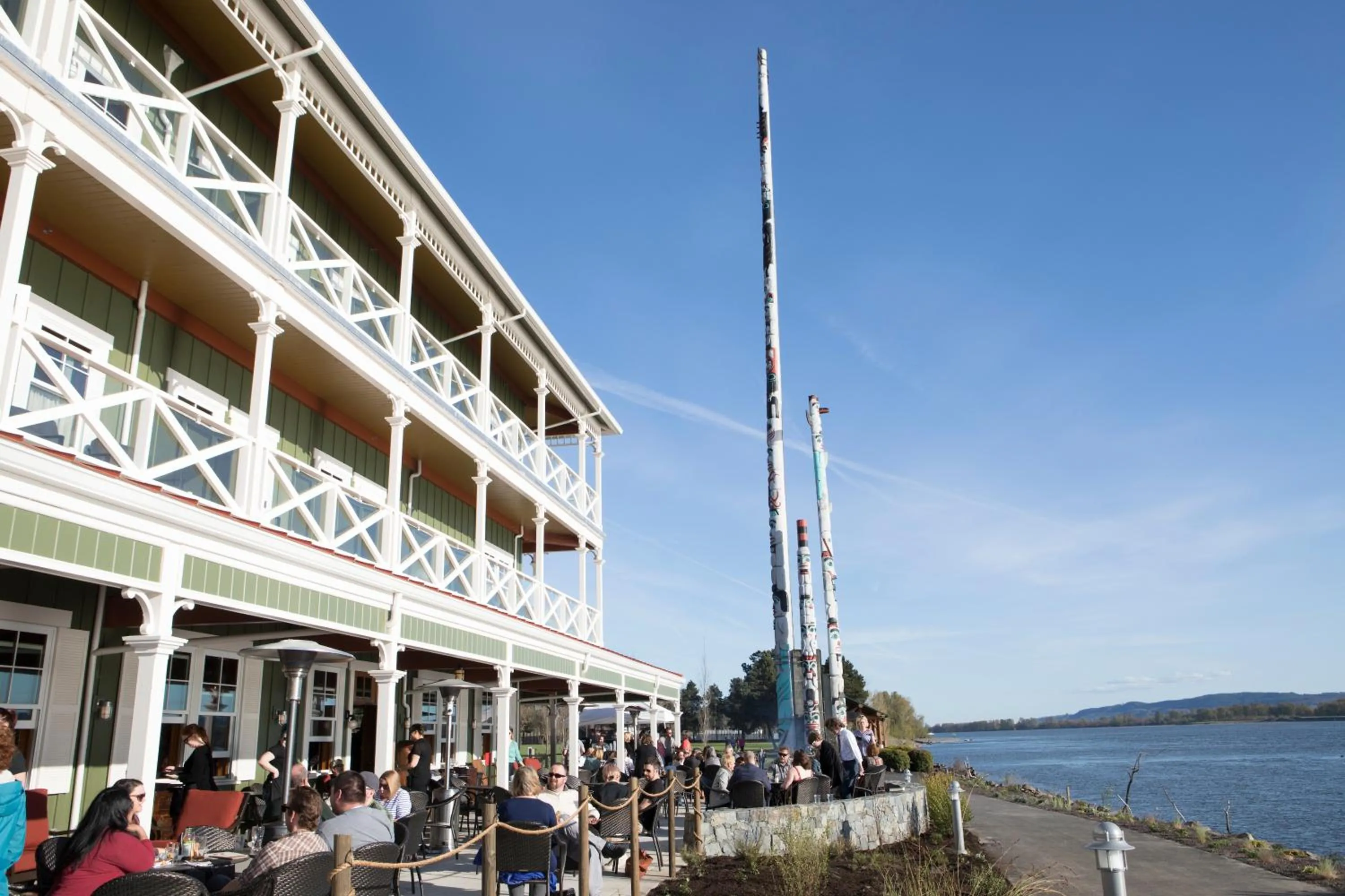 Restaurant/places to eat in McMenamins Kalama Harbor Lodge