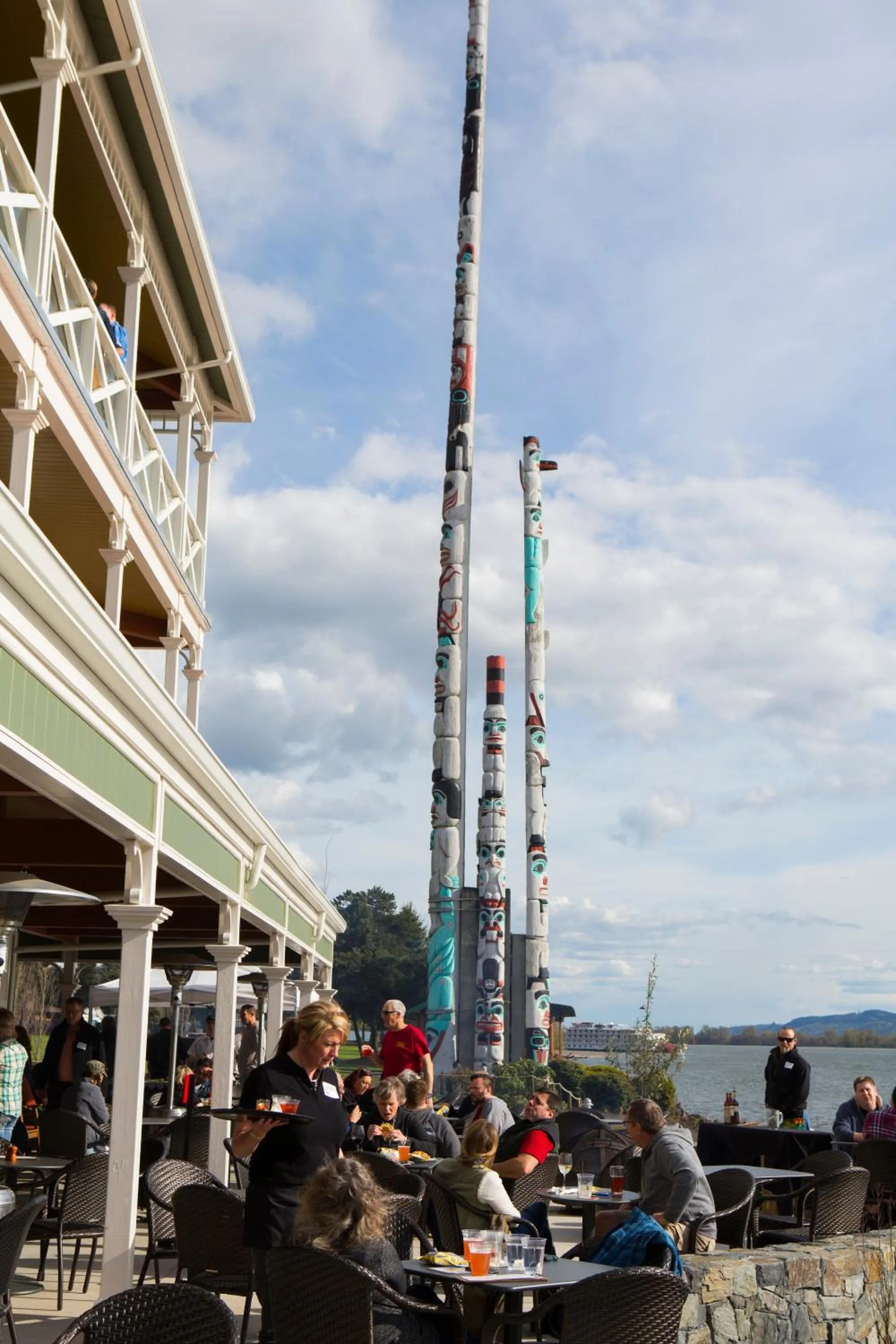 Restaurant/places to eat in McMenamins Kalama Harbor Lodge