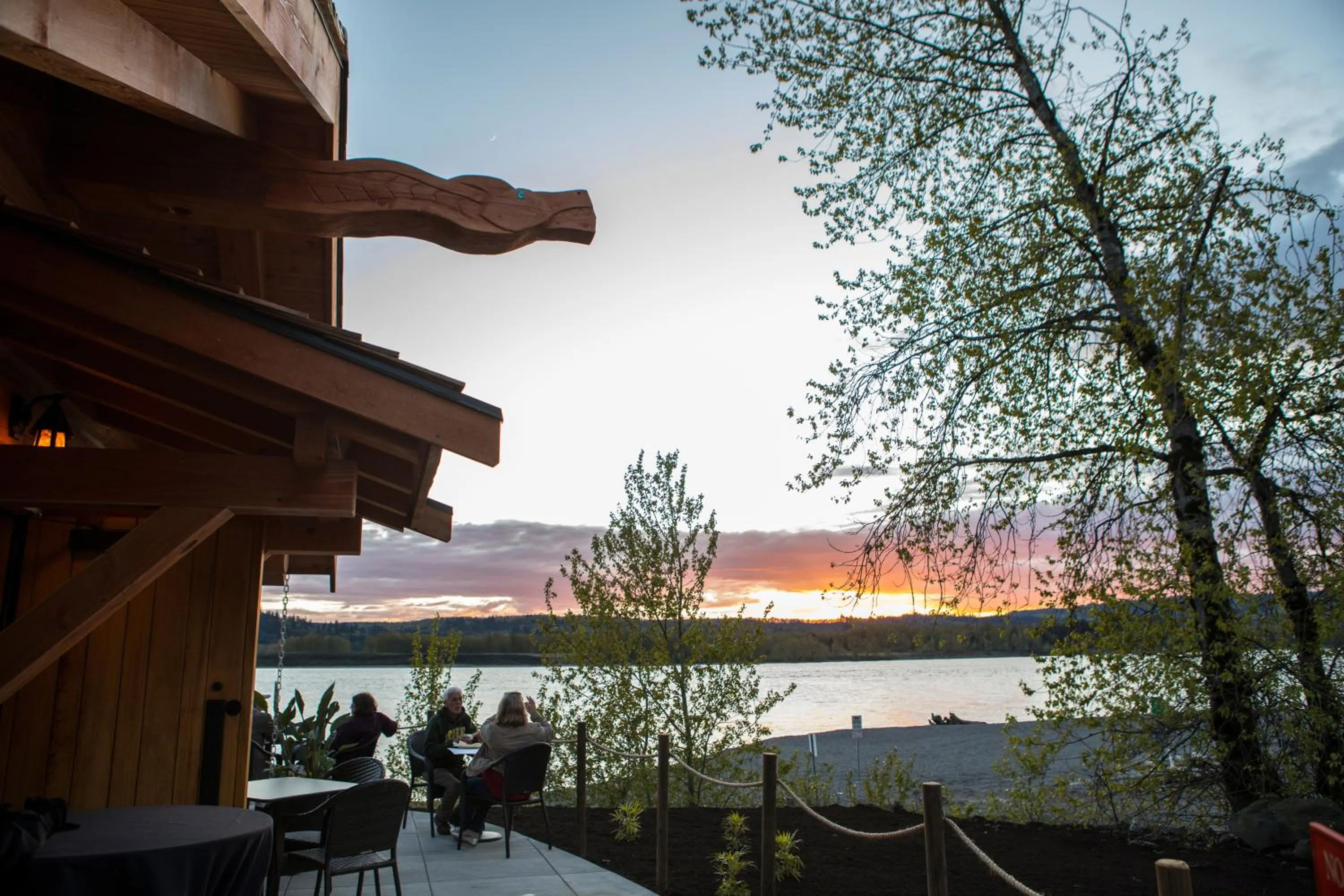 Sunset in McMenamins Kalama Harbor Lodge
