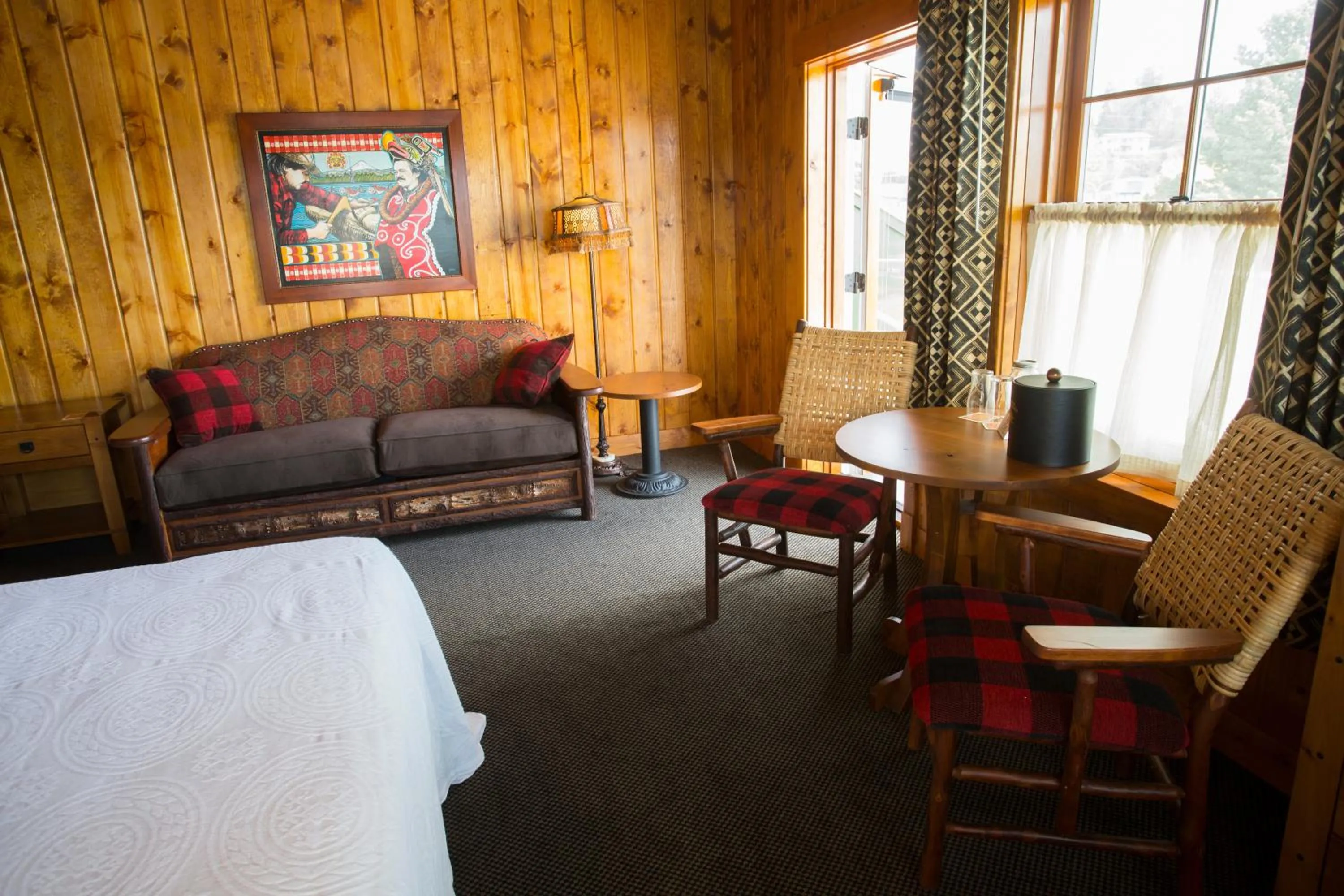 Seating area in McMenamins Kalama Harbor Lodge