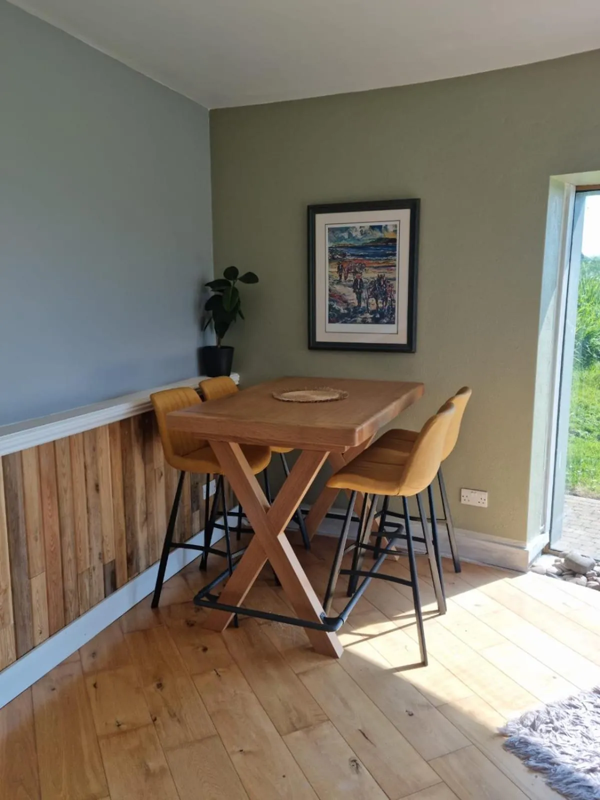 Dining area in Fab View