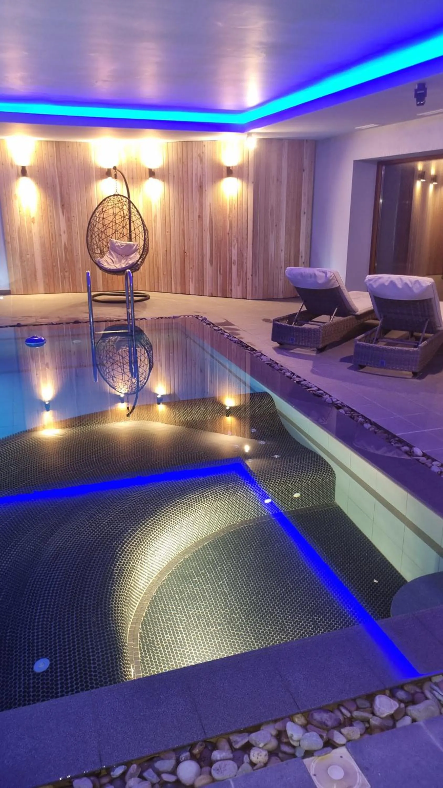 Pool view in Fab View