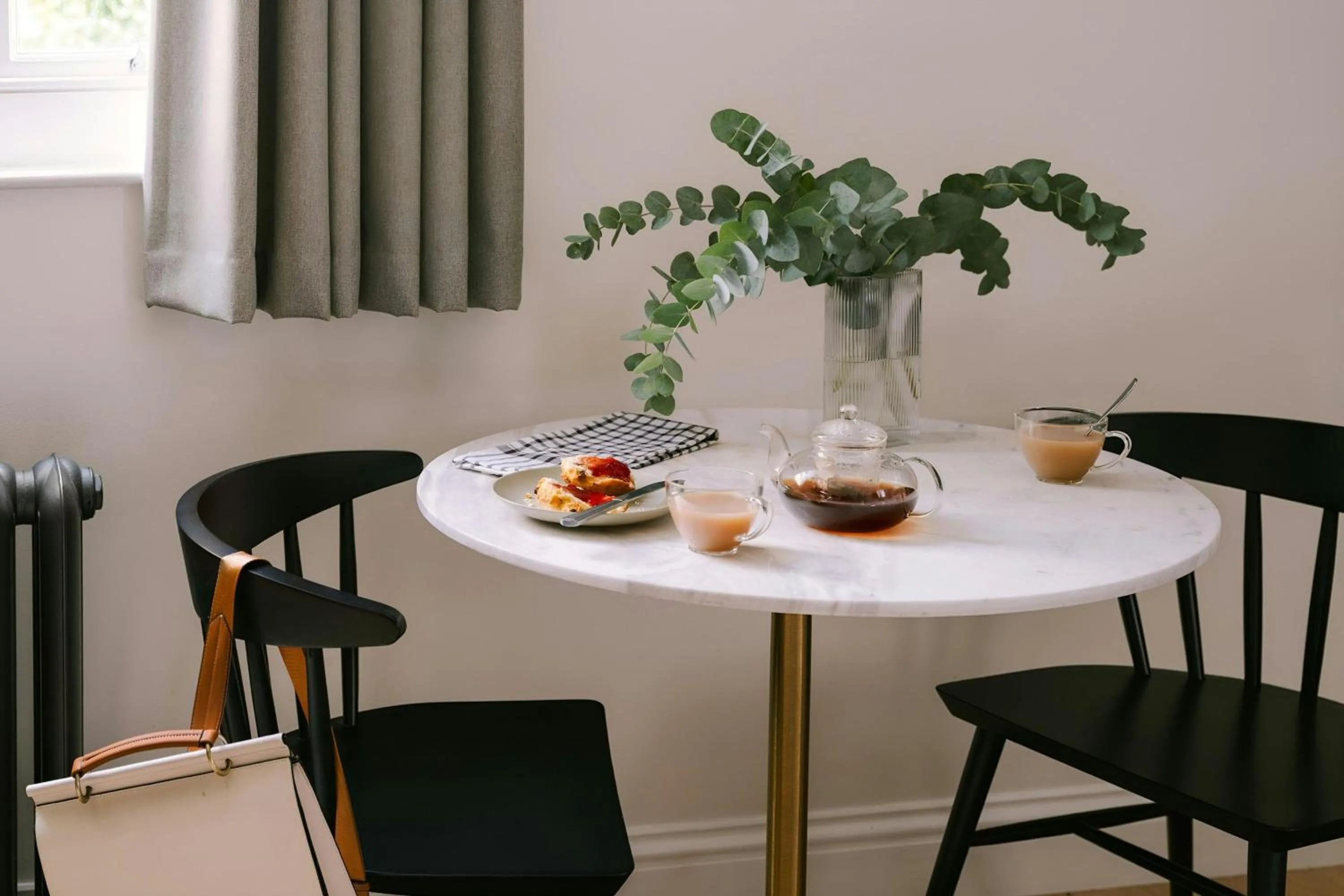 Photo of the whole room in Chelsea Green Hotel, Sonder by Marriott Bonvoy