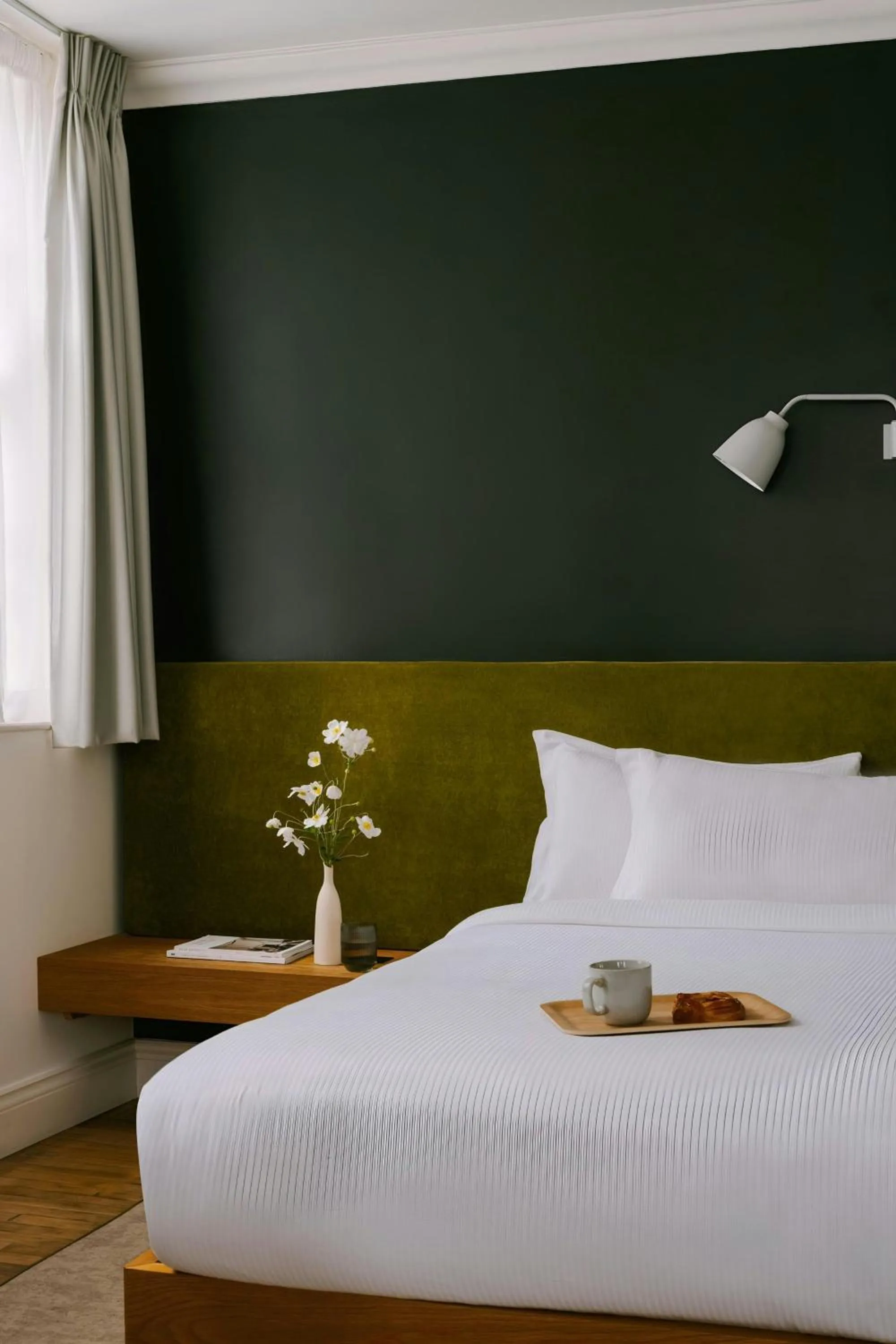 Photo of the whole room, Bed in Chelsea Green Hotel, Sonder by Marriott Bonvoy