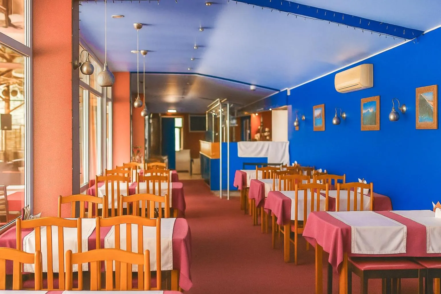 Restaurant/places to eat in Hotel Yes