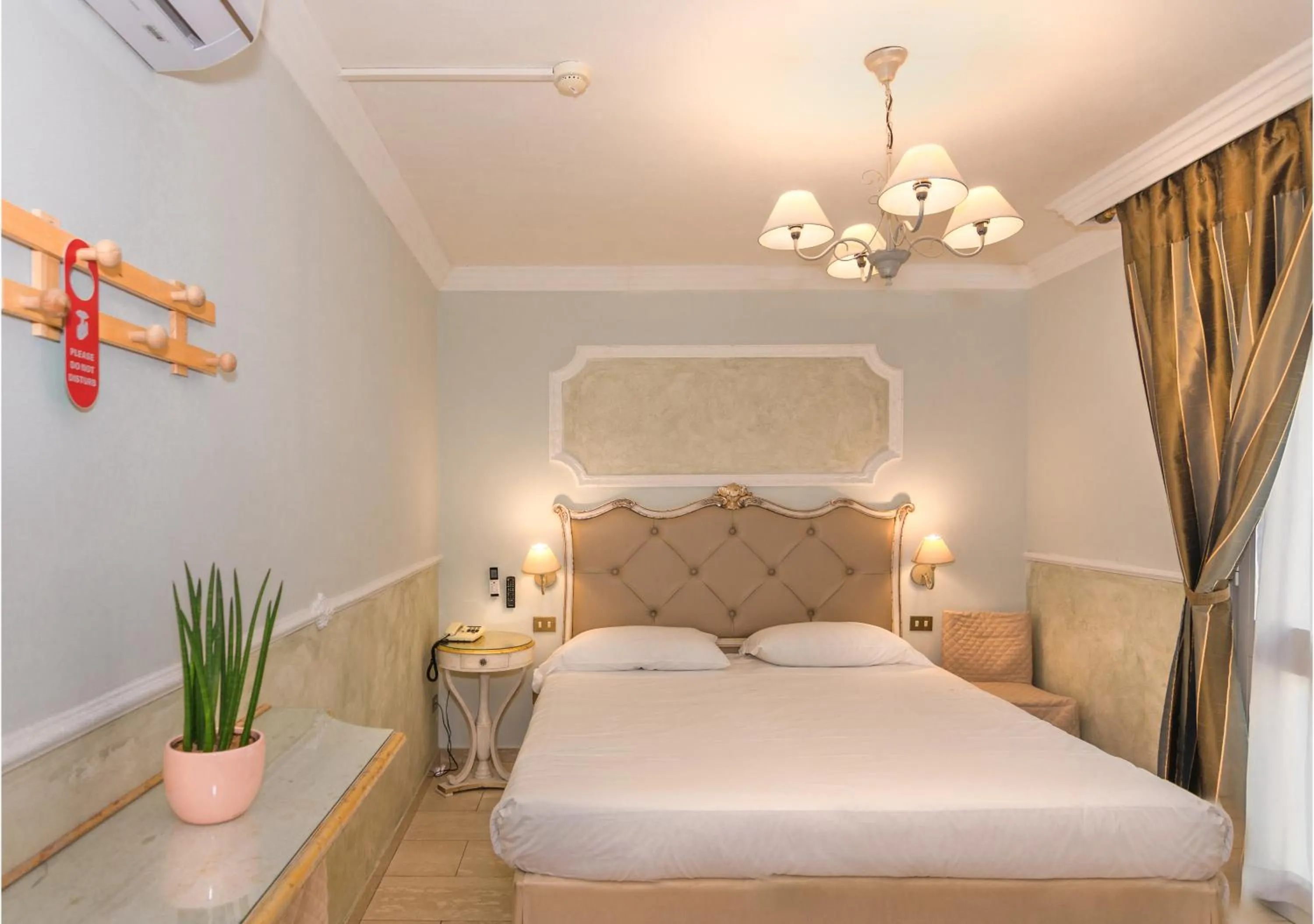 Bedroom, Bed in Hotel Tahiti