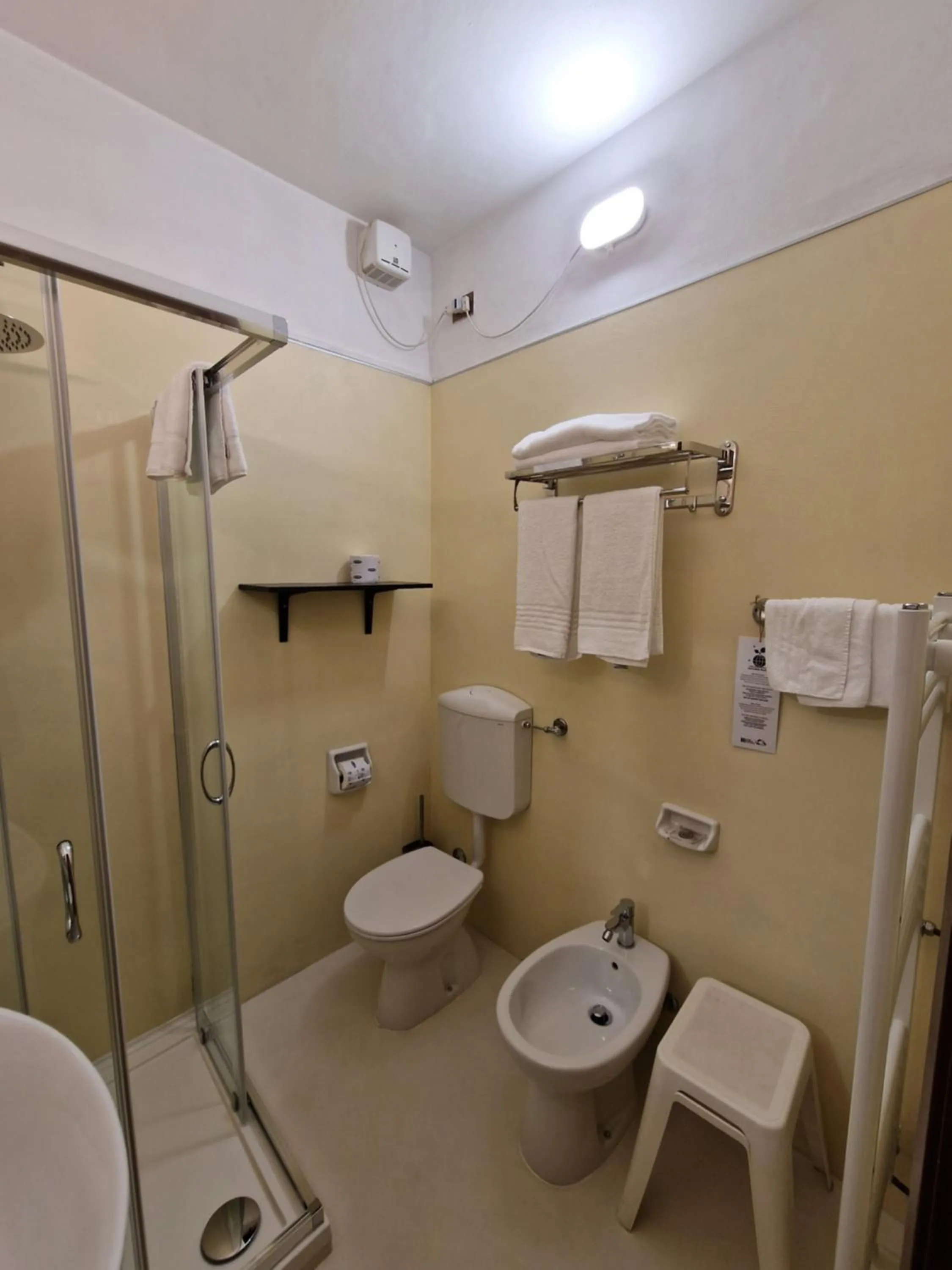 Bathroom in Hotel Tahiti