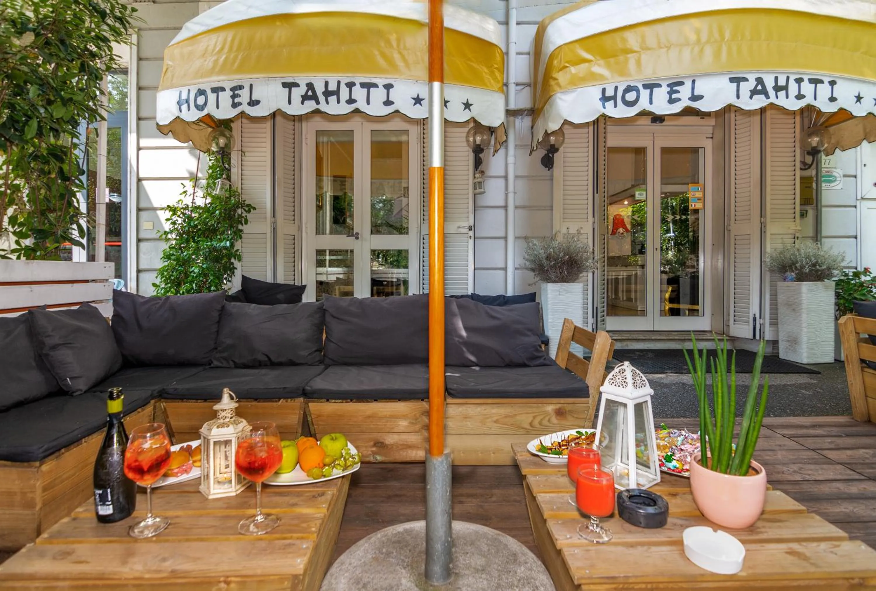 Food and drinks in Hotel Tahiti