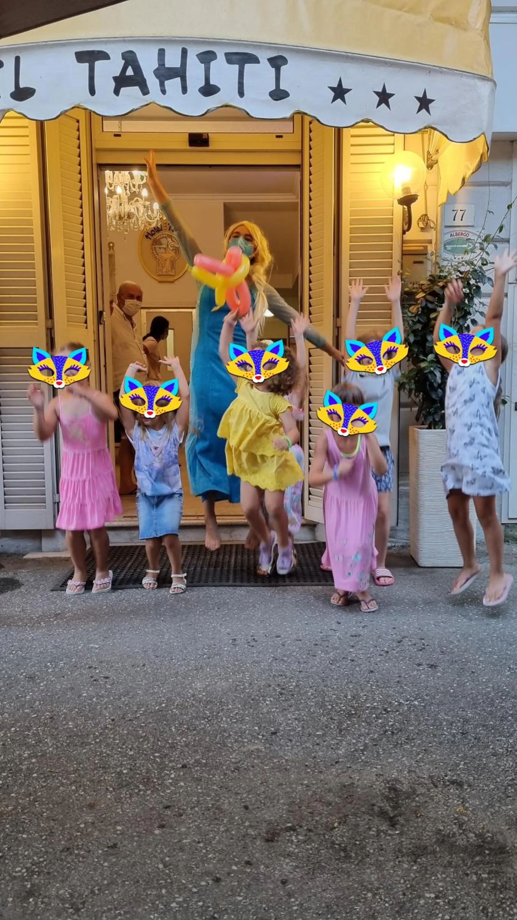 children in Hotel Tahiti