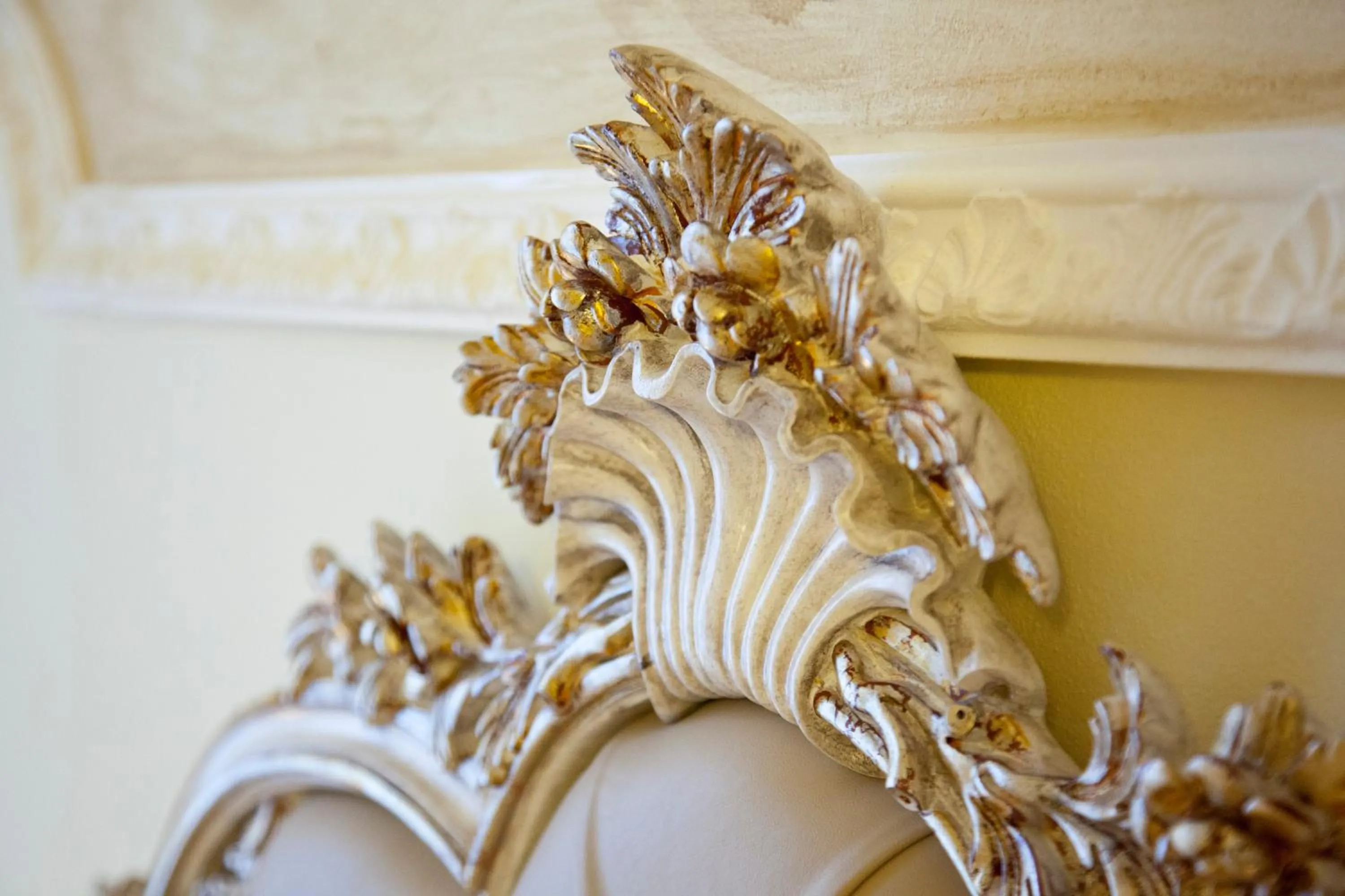 Decorative detail in Hotel Tahiti