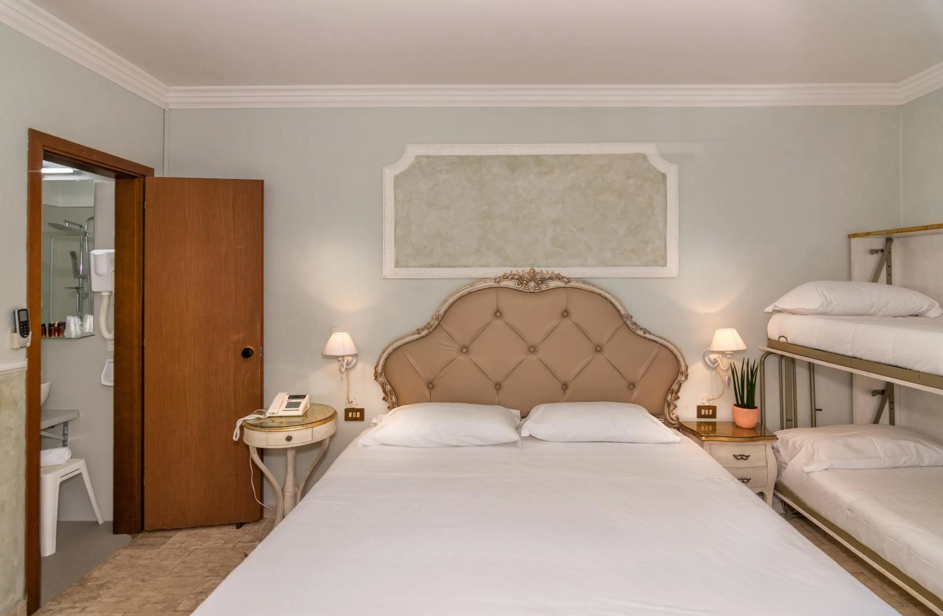 Bedroom, Bed in Hotel Tahiti