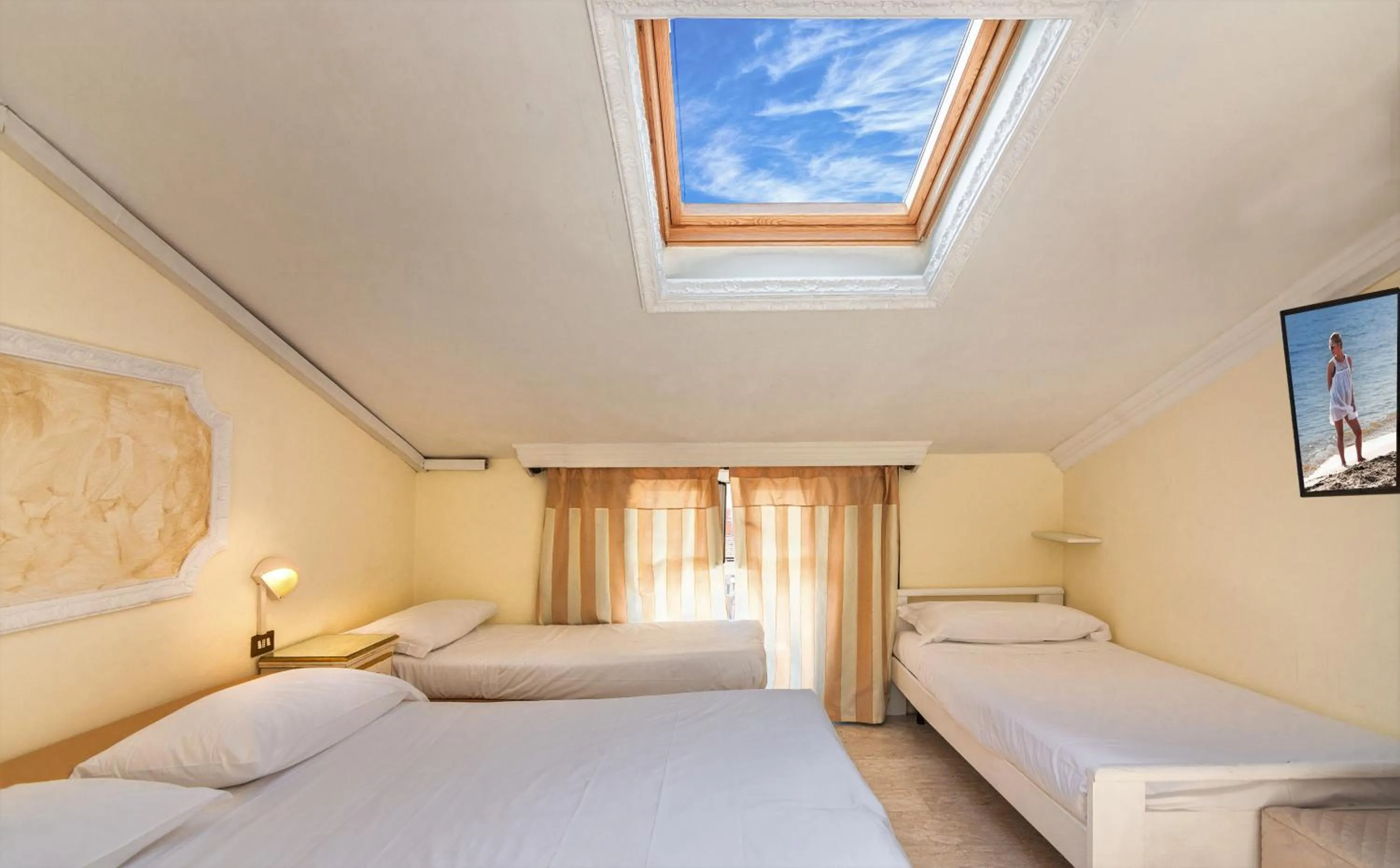 Bedroom, Bed in Hotel Tahiti