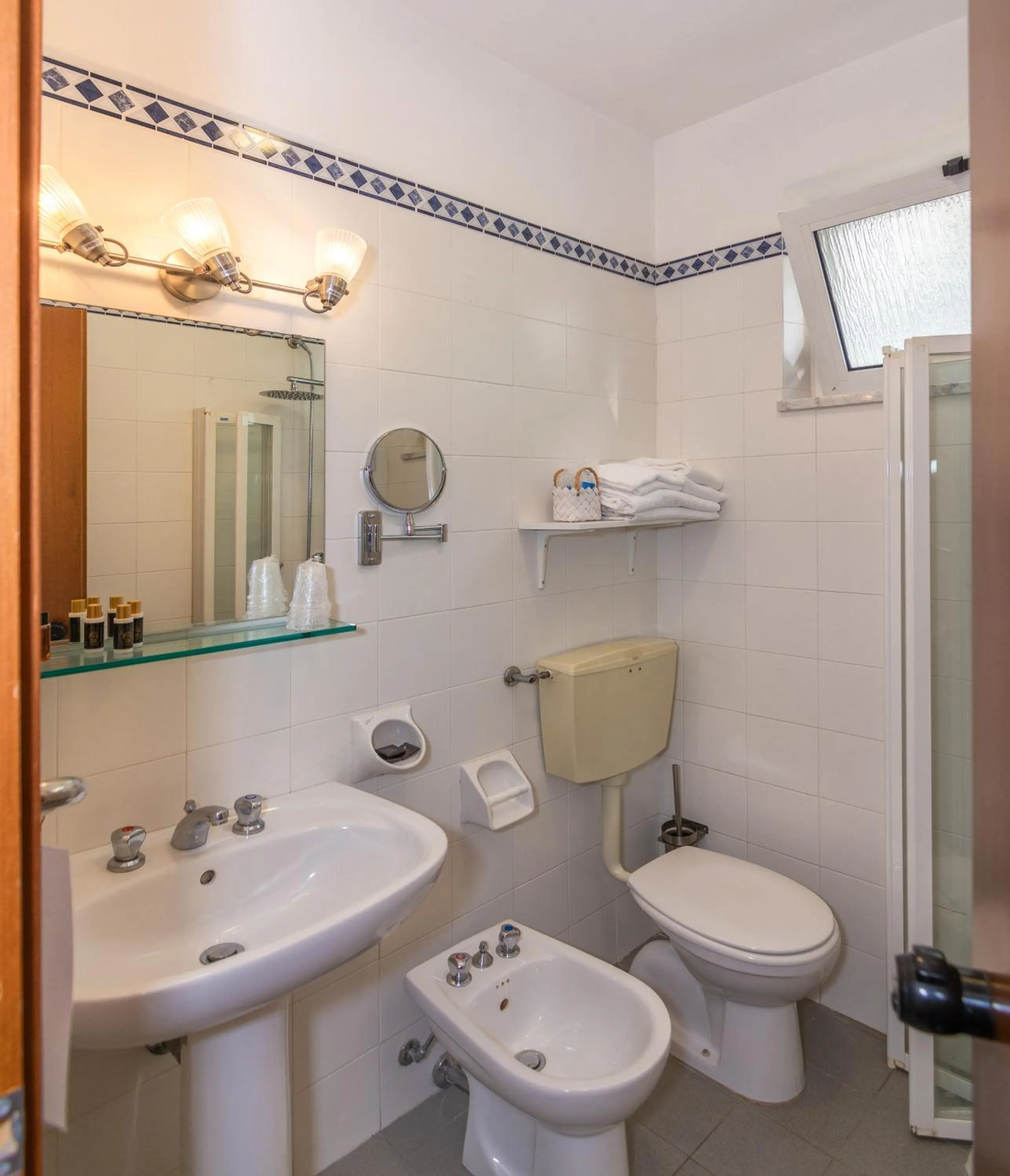 Bathroom in Hotel Tahiti