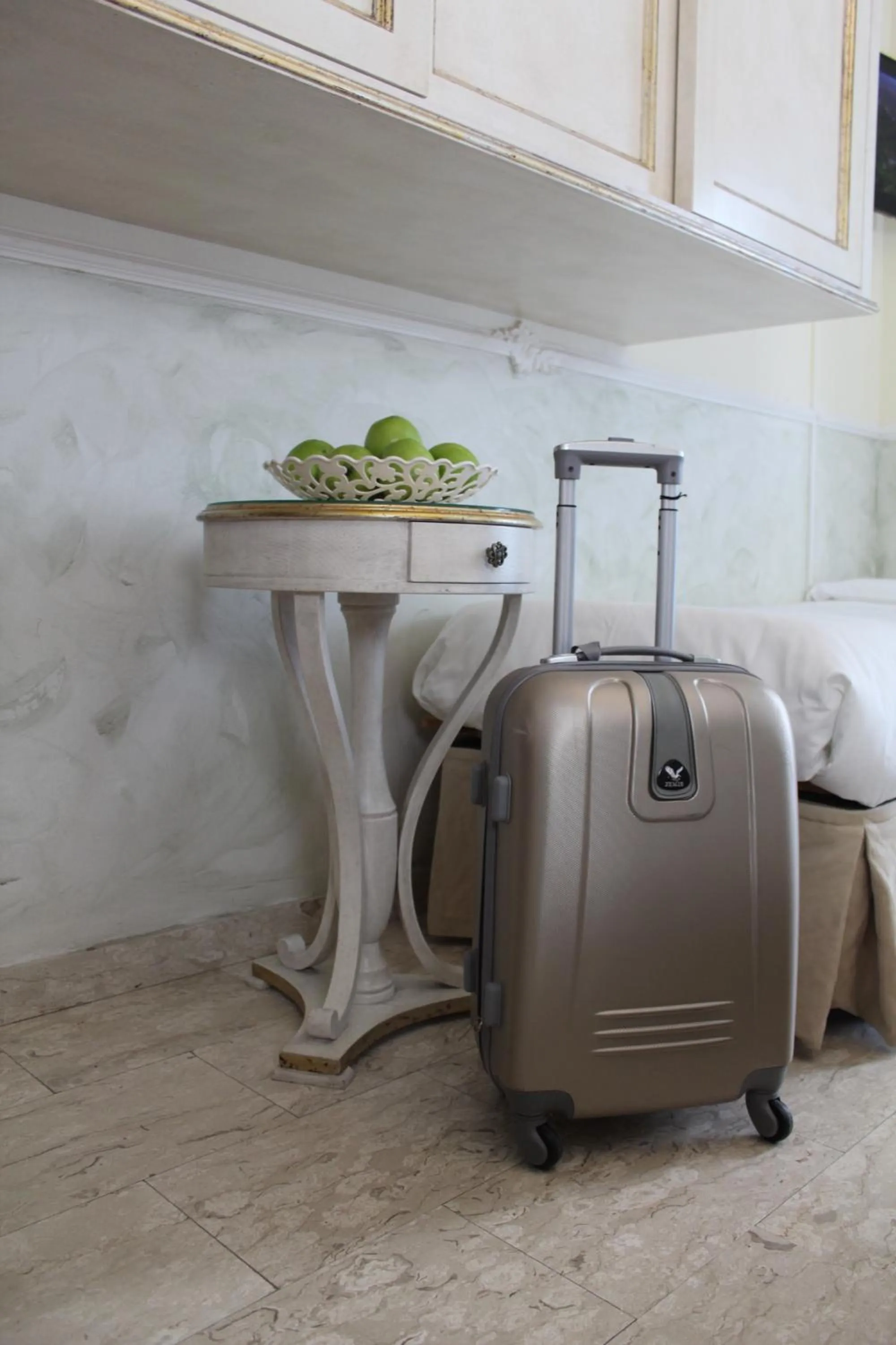 Coffee/tea facilities in Hotel Tahiti