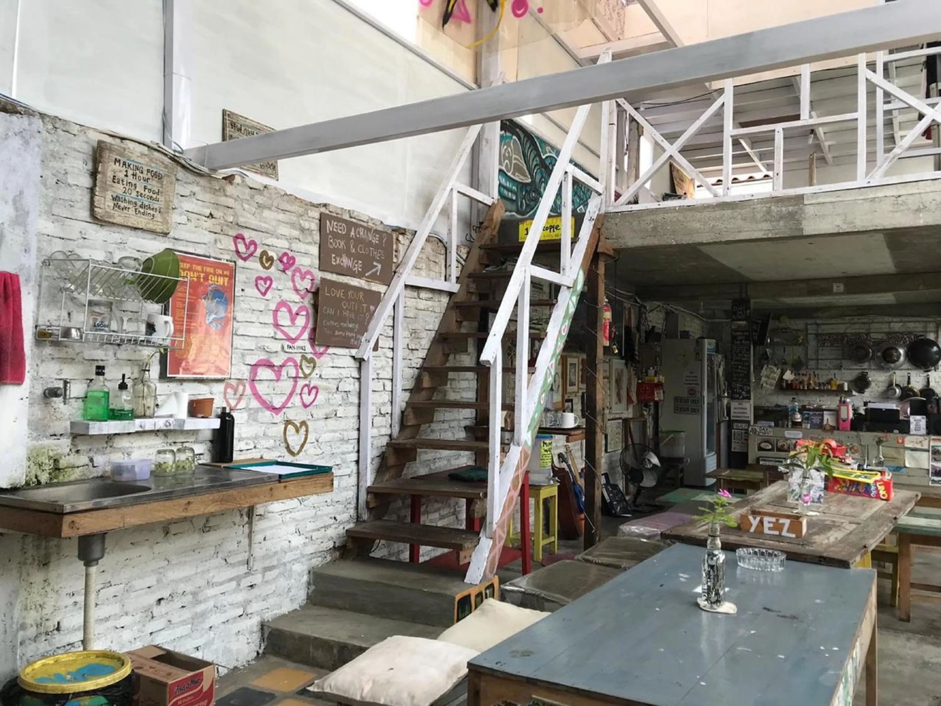 Restaurant/places to eat in Yez Yez Yez All Good Hostel