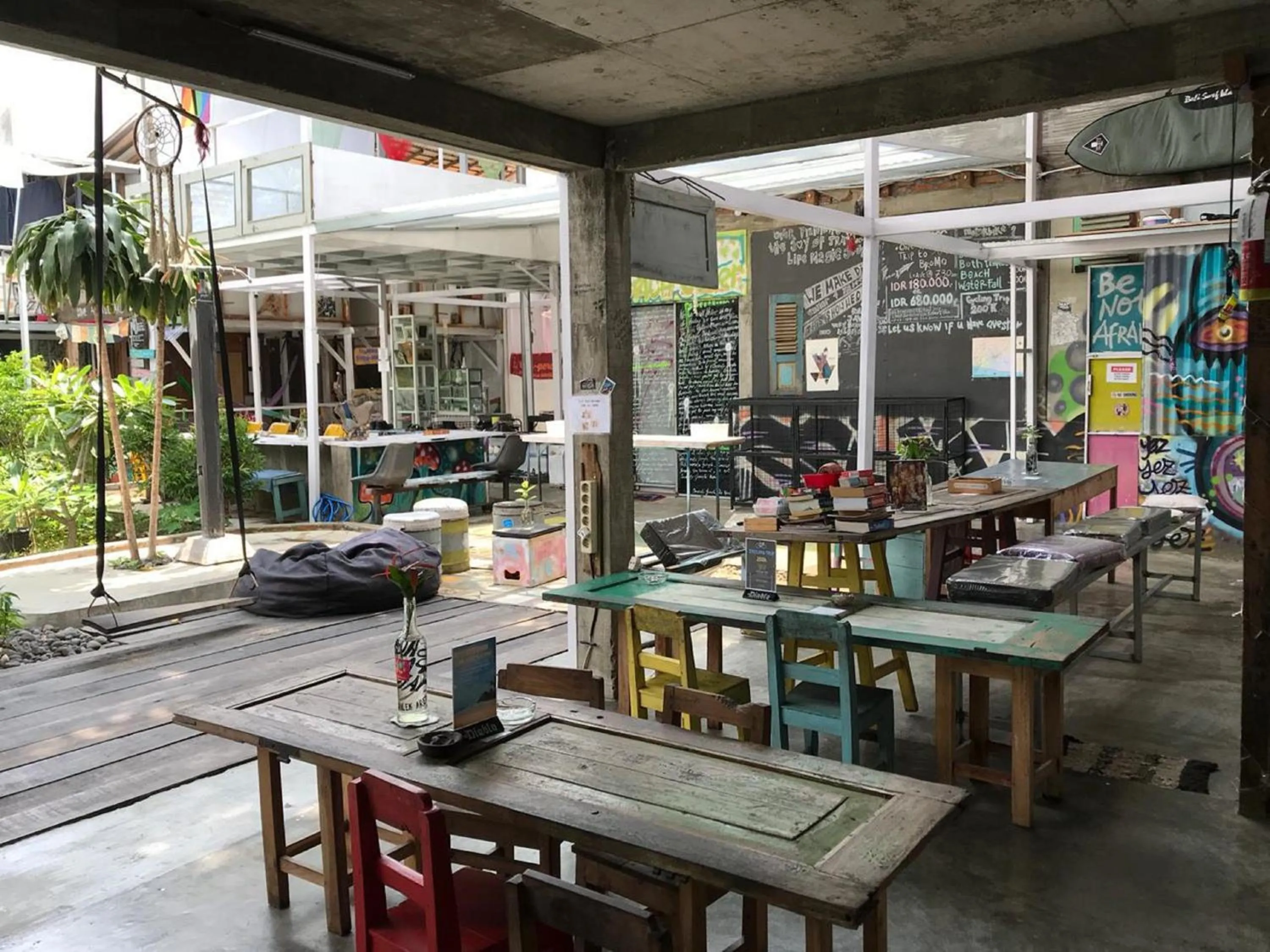 Restaurant/places to eat in Yez Yez Yez All Good Hostel