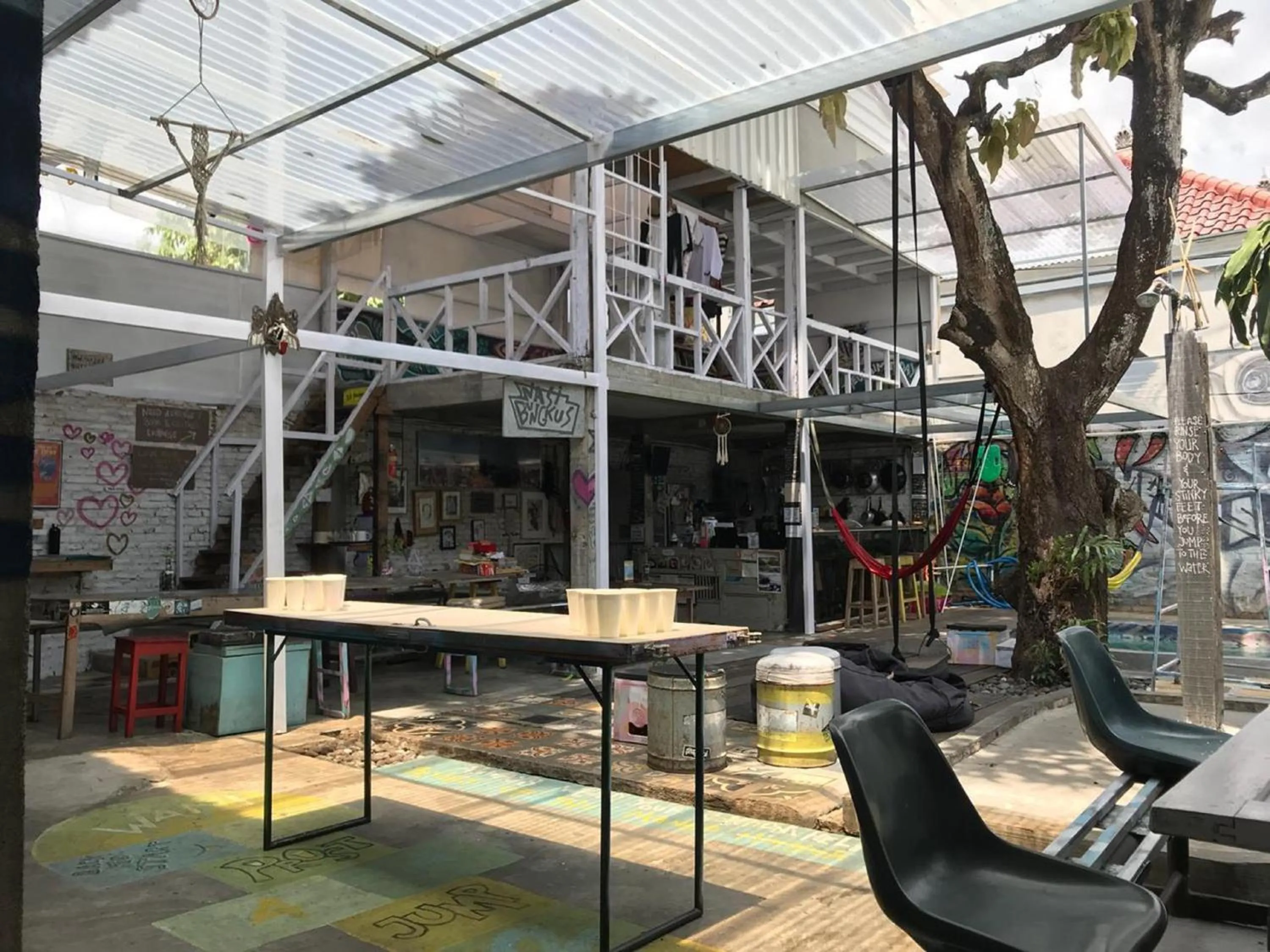 Restaurant/places to eat in Yez Yez Yez All Good Hostel
