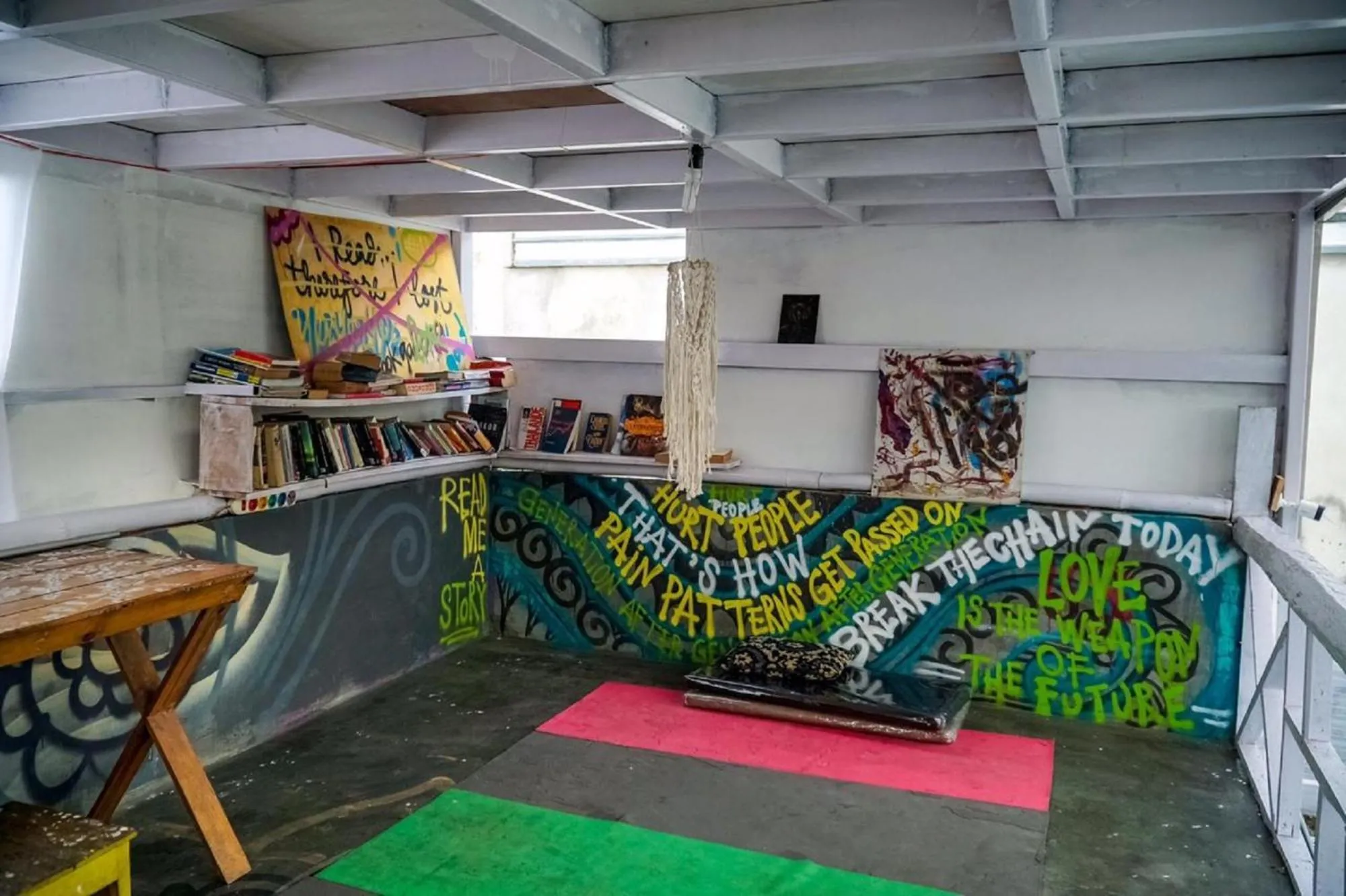 Library in Yez Yez Yez All Good Hostel