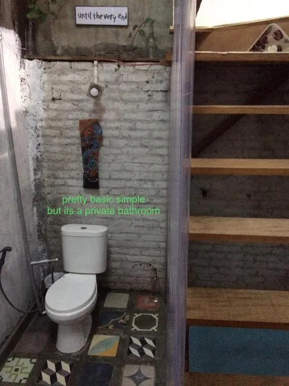 Toilet in Yez Yez Yez All Good Hostel