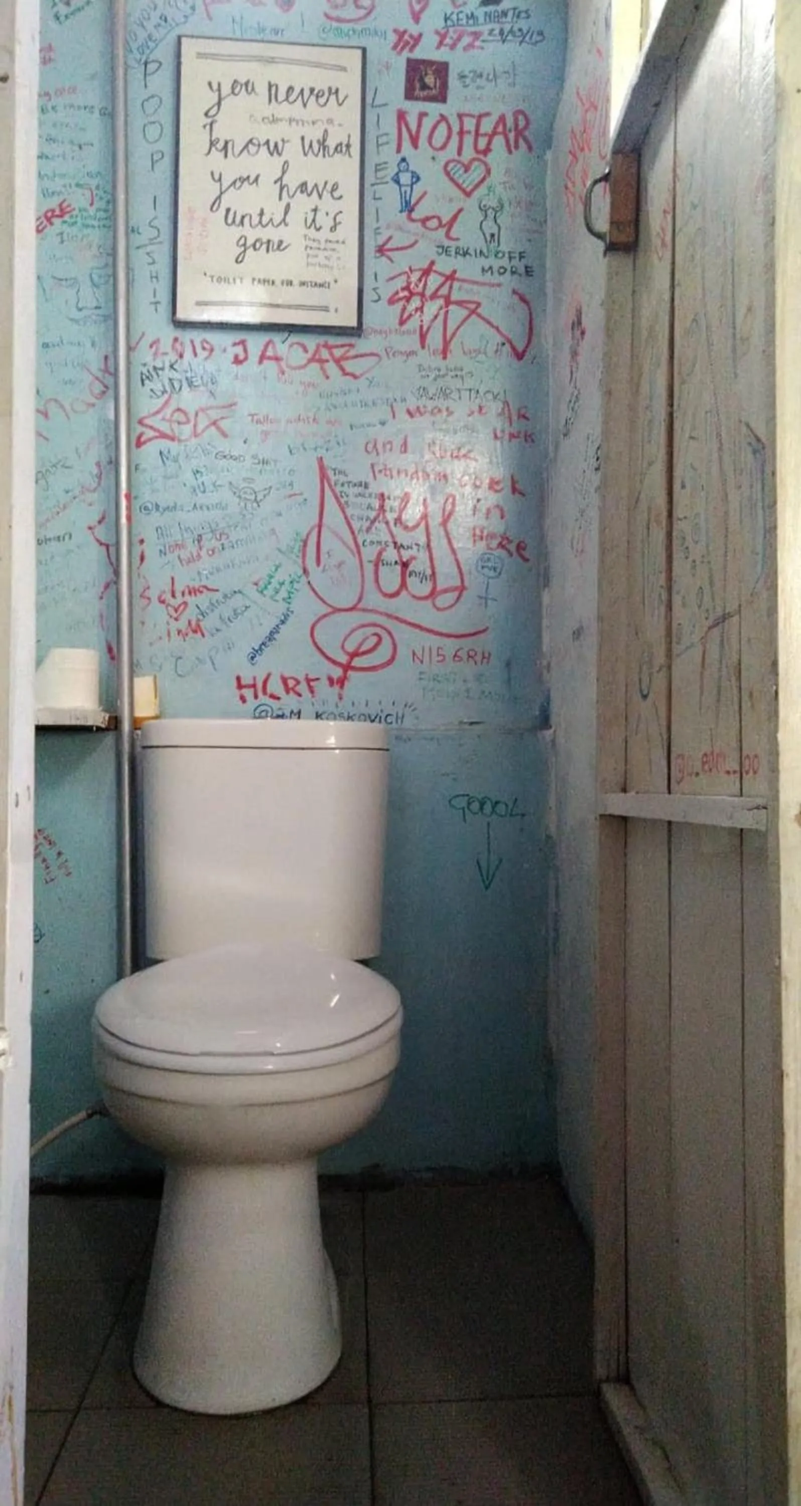 Toilet in Yez Yez Yez All Good Hostel