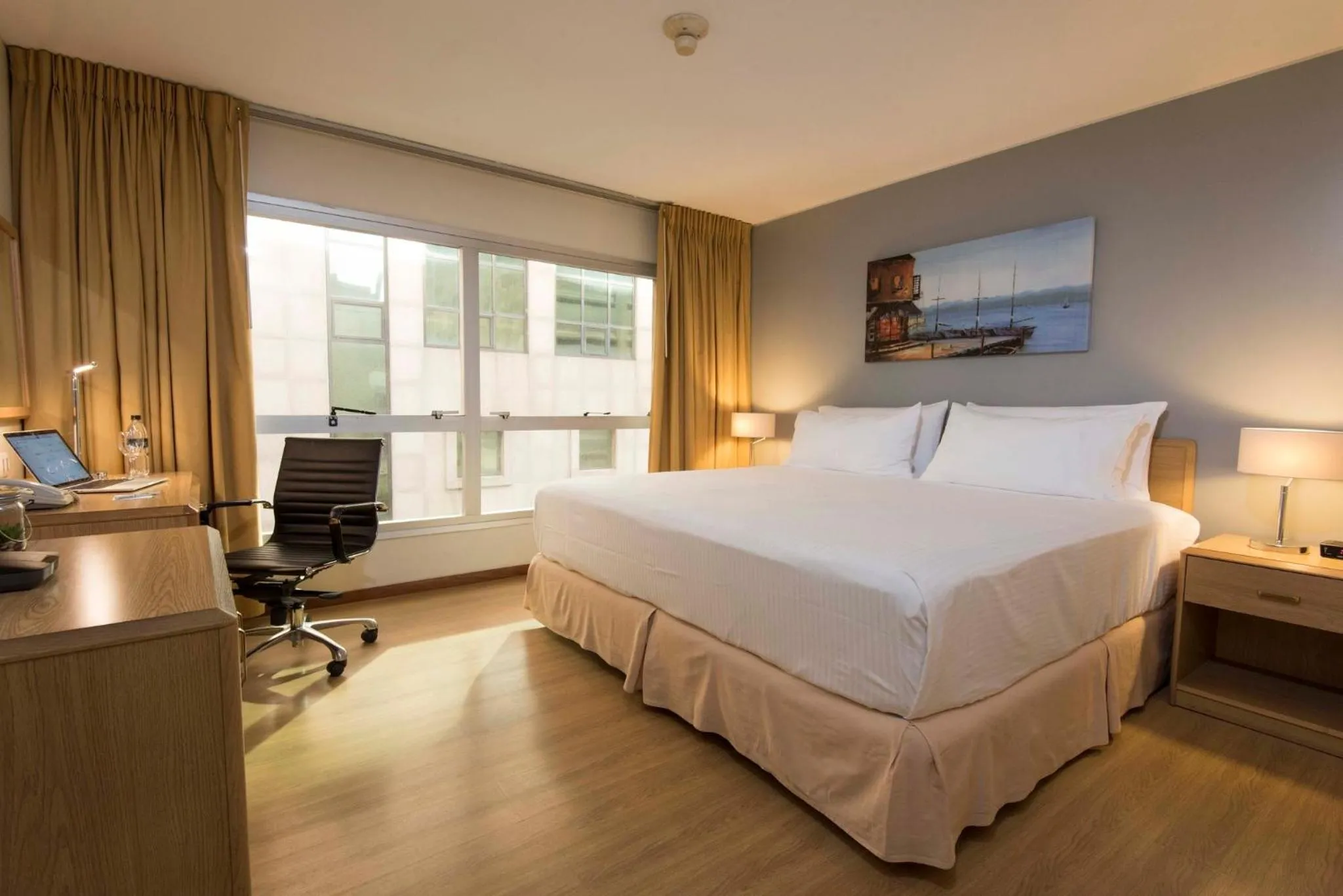 Photo of the whole room, Bed in Holiday Inn Montevideo by IHG