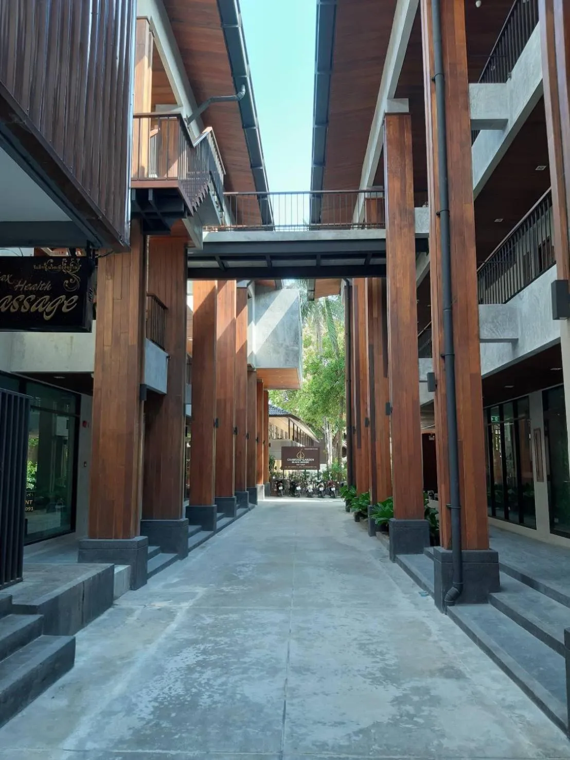 Patio in J4 Samui Hotel - SHA Plus