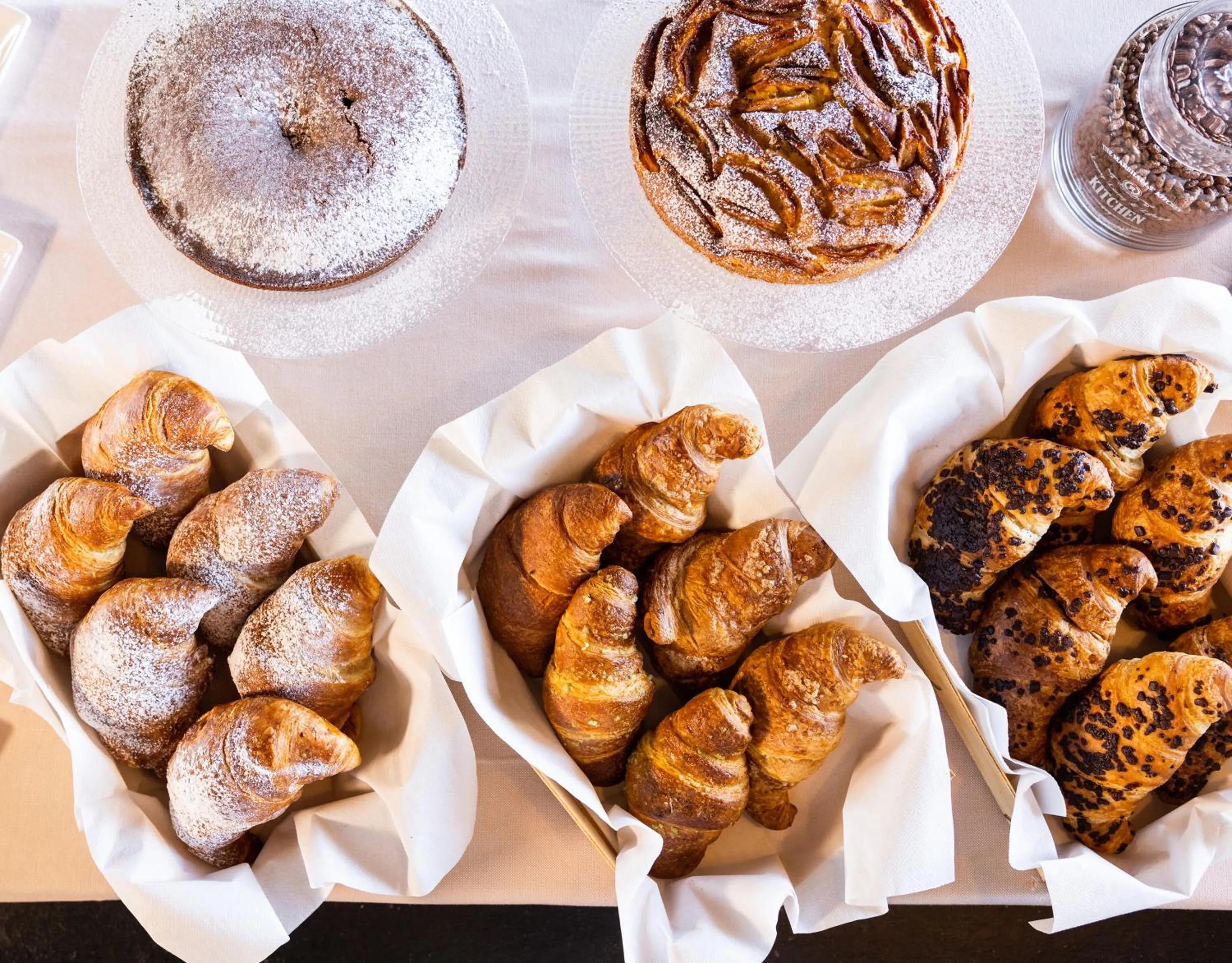 Food and drinks in Hotel Constellation