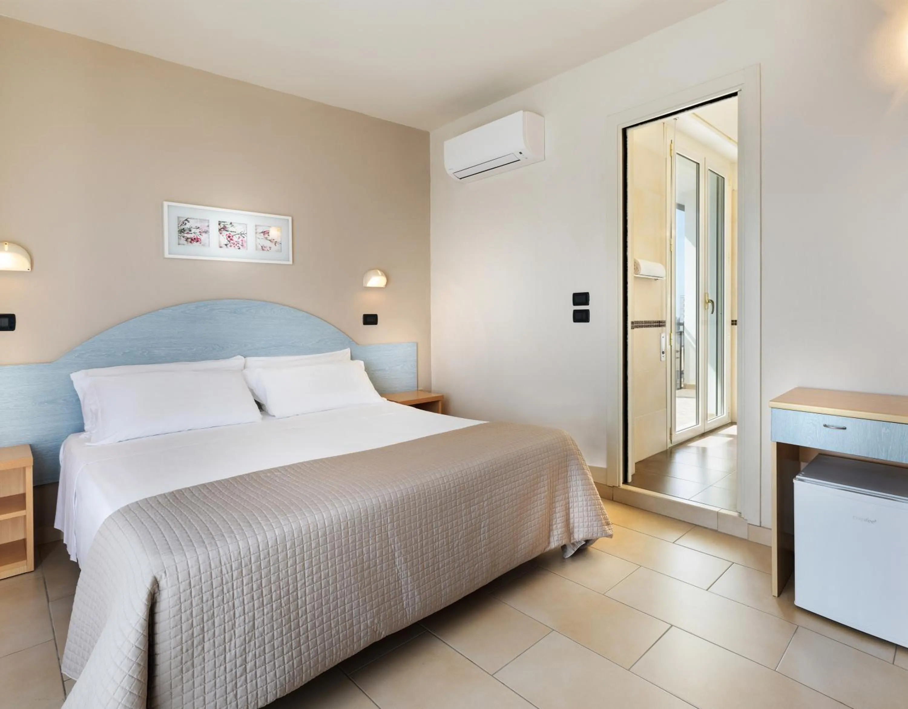 Bed in Hotel Constellation