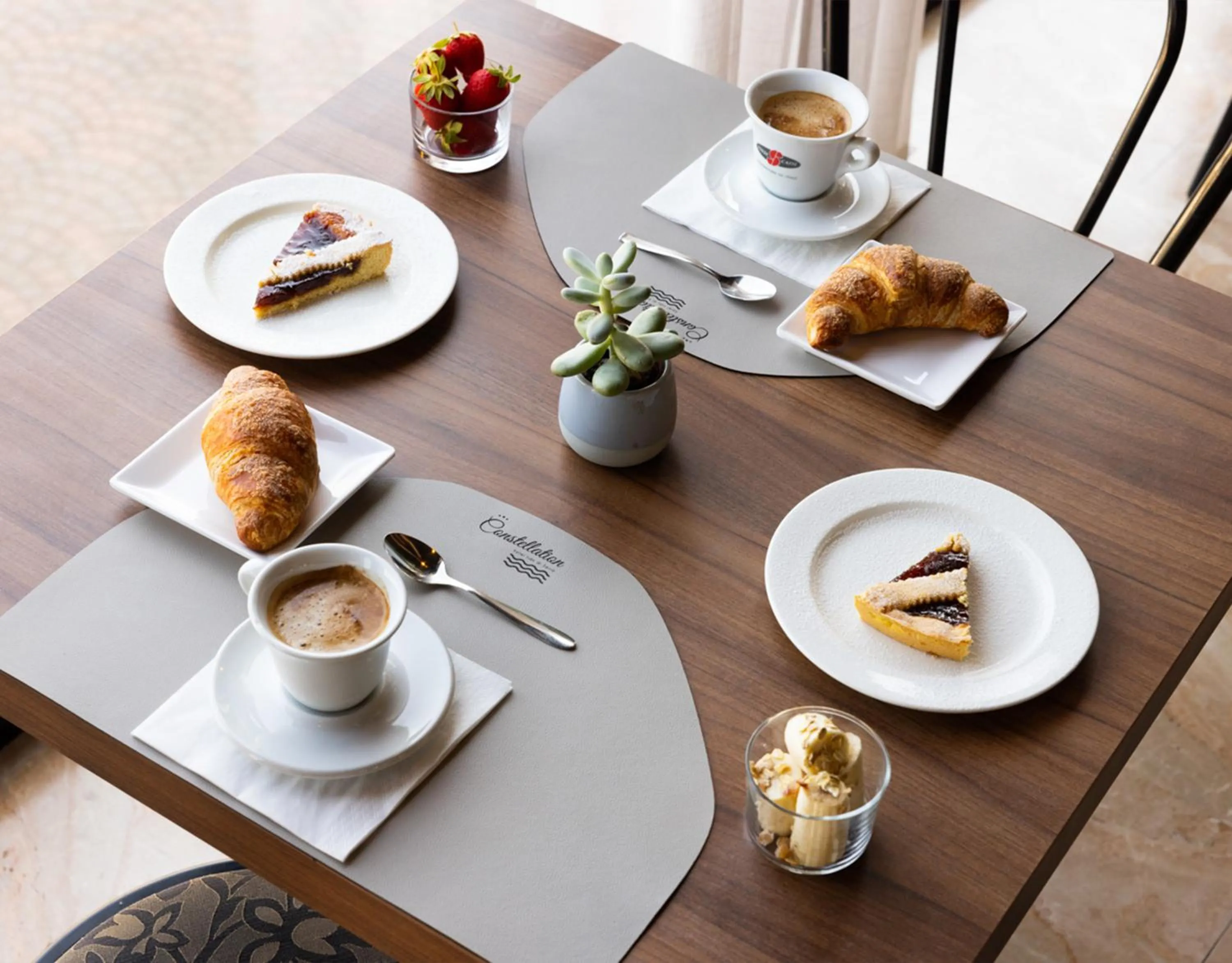 Food and drinks in Hotel Constellation