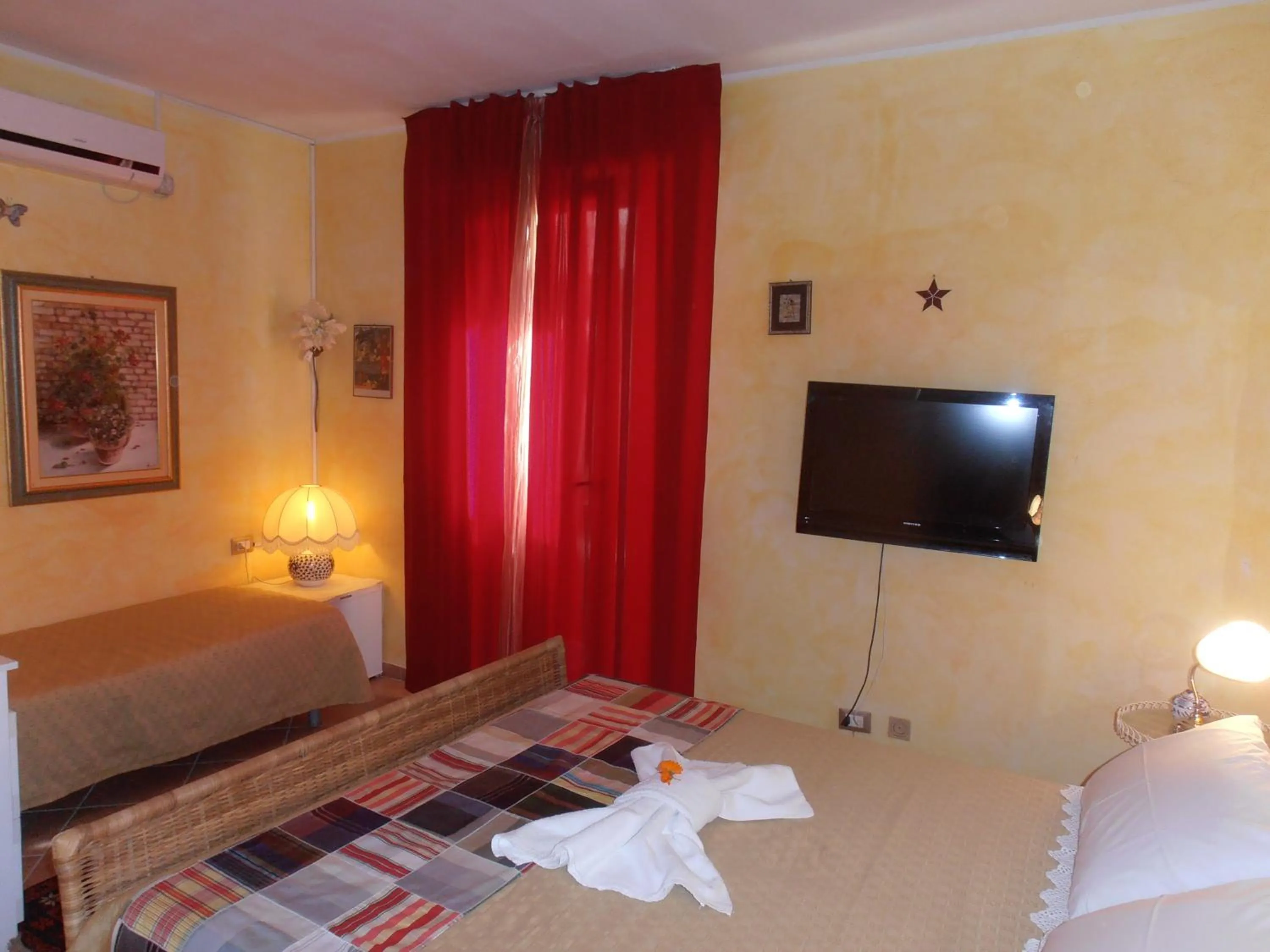 TV/Entertainment Center in B&B Amici Miei