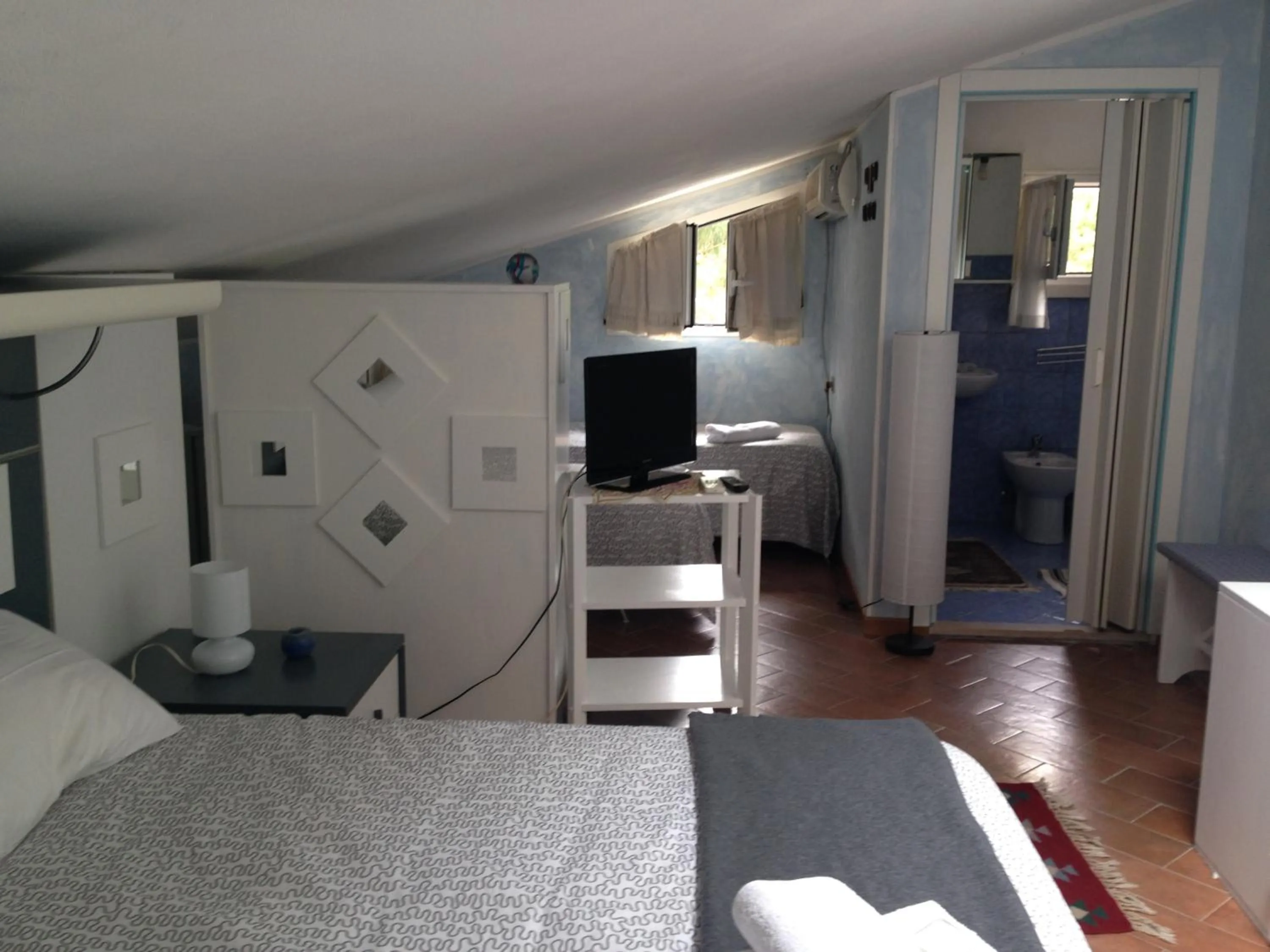 Food and drinks, TV/Entertainment Center in B&B Amici Miei