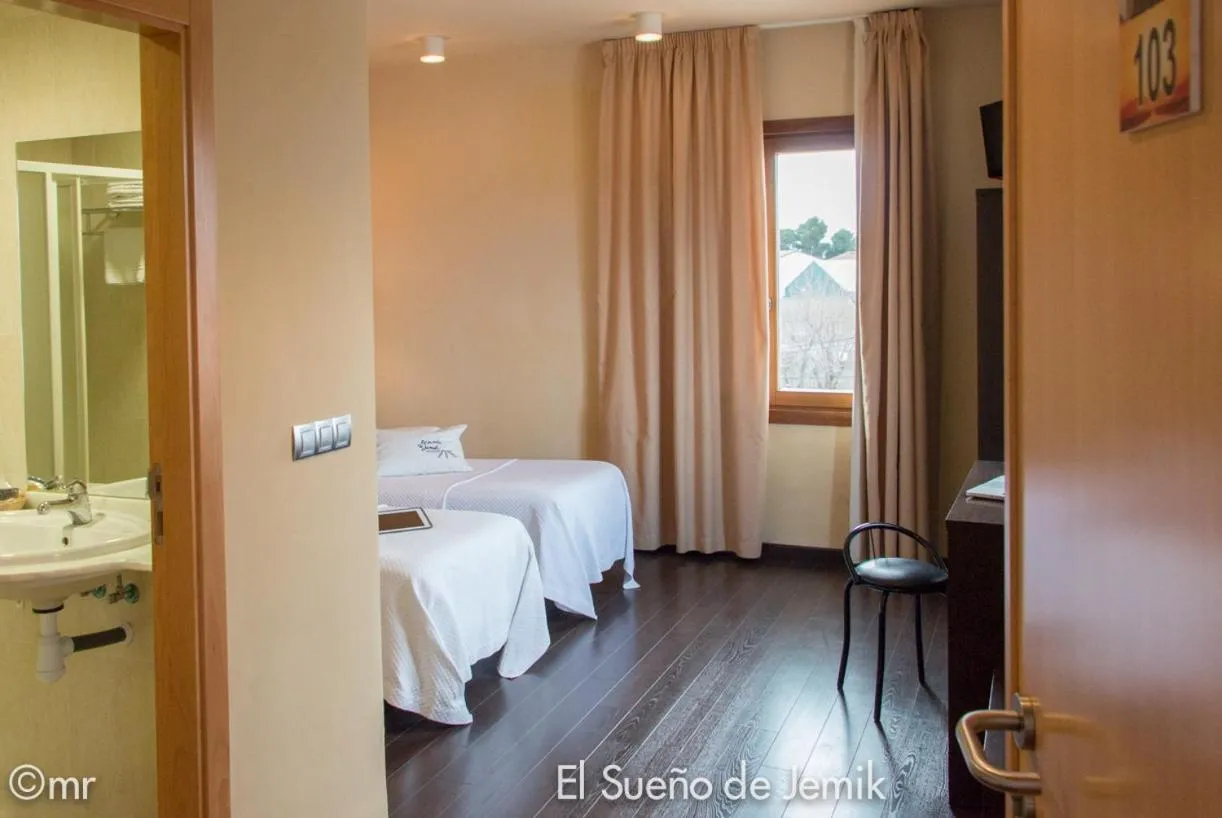 Photo of the whole room, Bed in Hotel El Sueño de Jemik