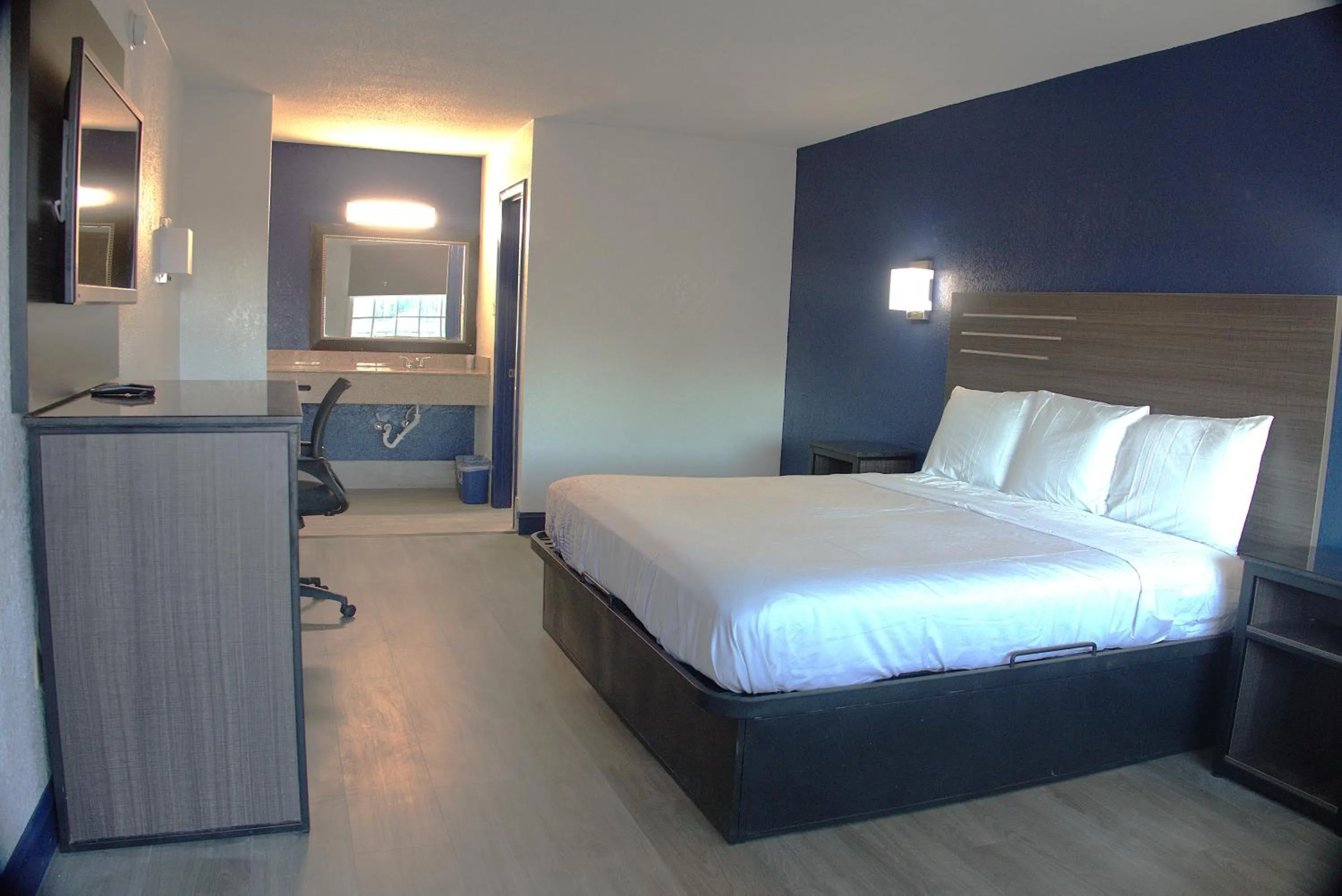 Bed in Americas Best Value Inn Richmond South