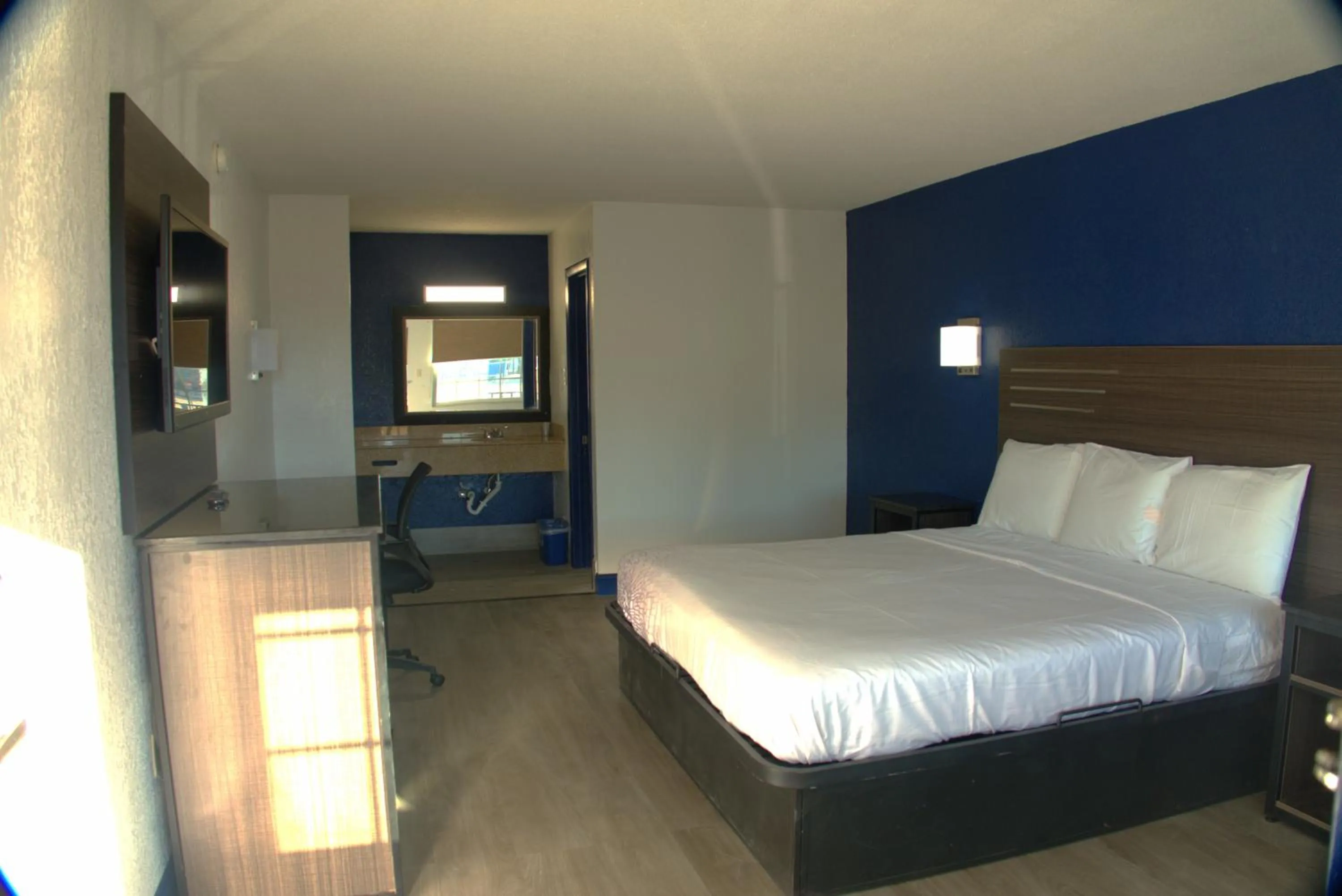 Bed in Americas Best Value Inn Richmond South